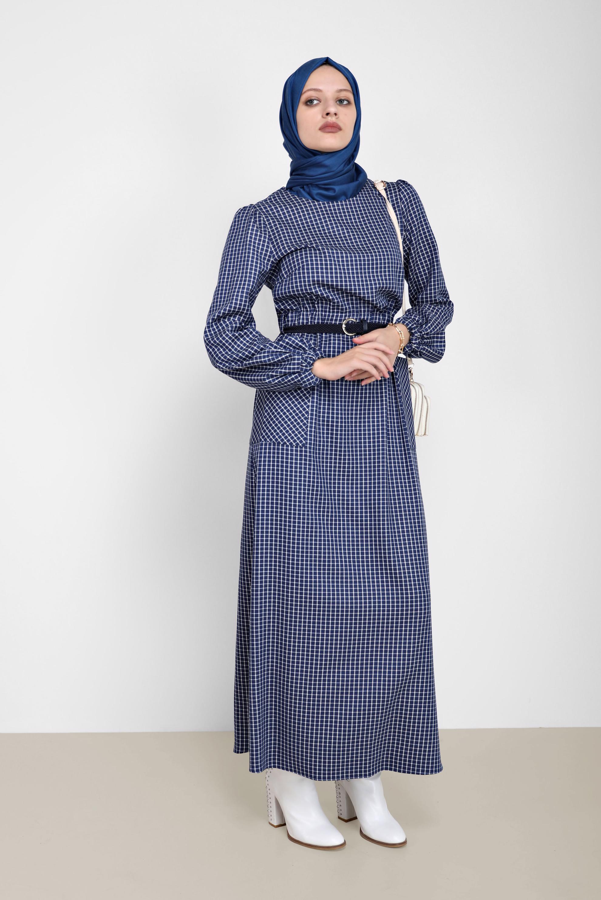 Tesettür giyim LACİVERT KARE DESENLİ KEMERLİ ELBİSE 42245 