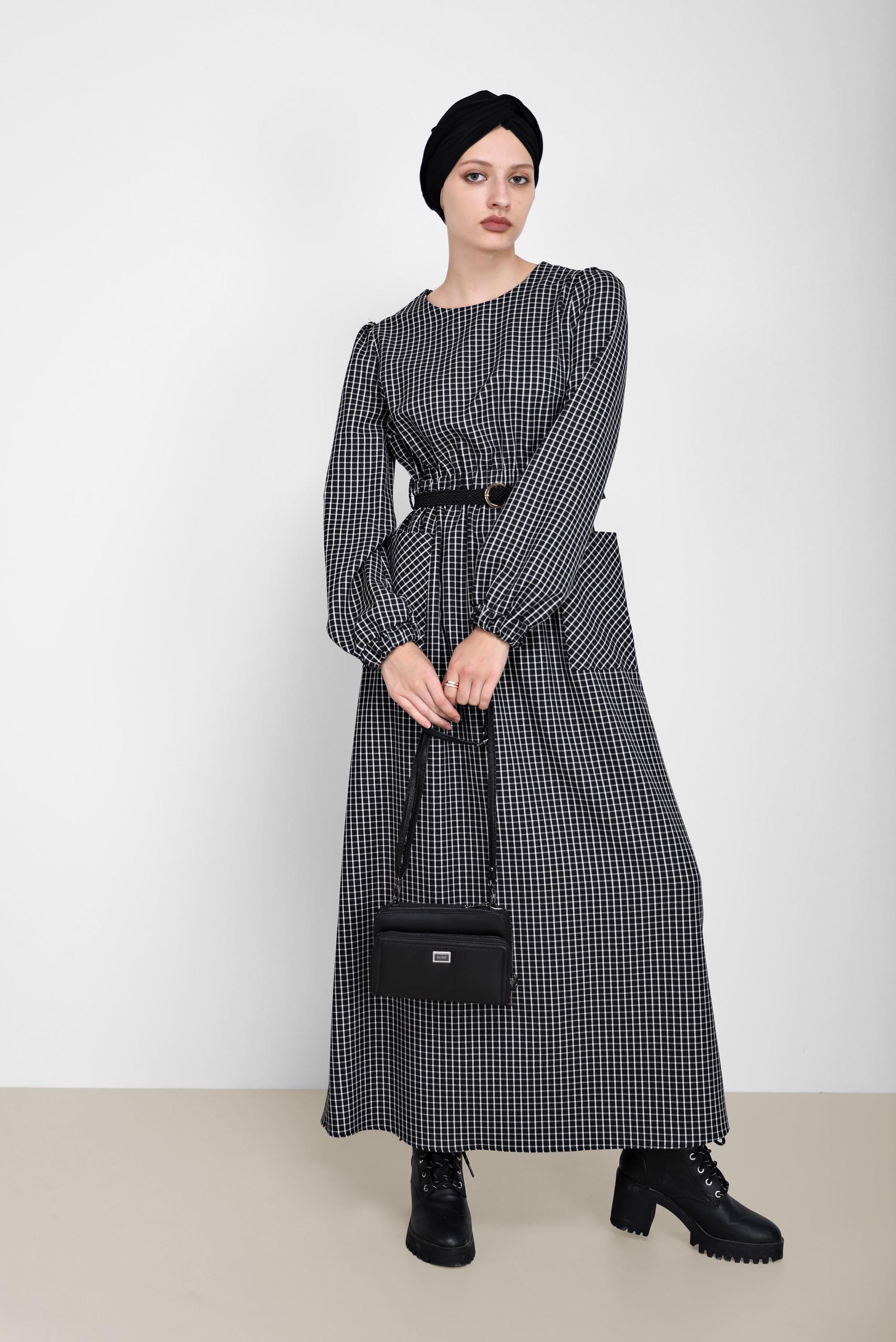 Tesettür giyim SİYAH KARE DESENLİ KEMERLİ ELBİSE 42245 