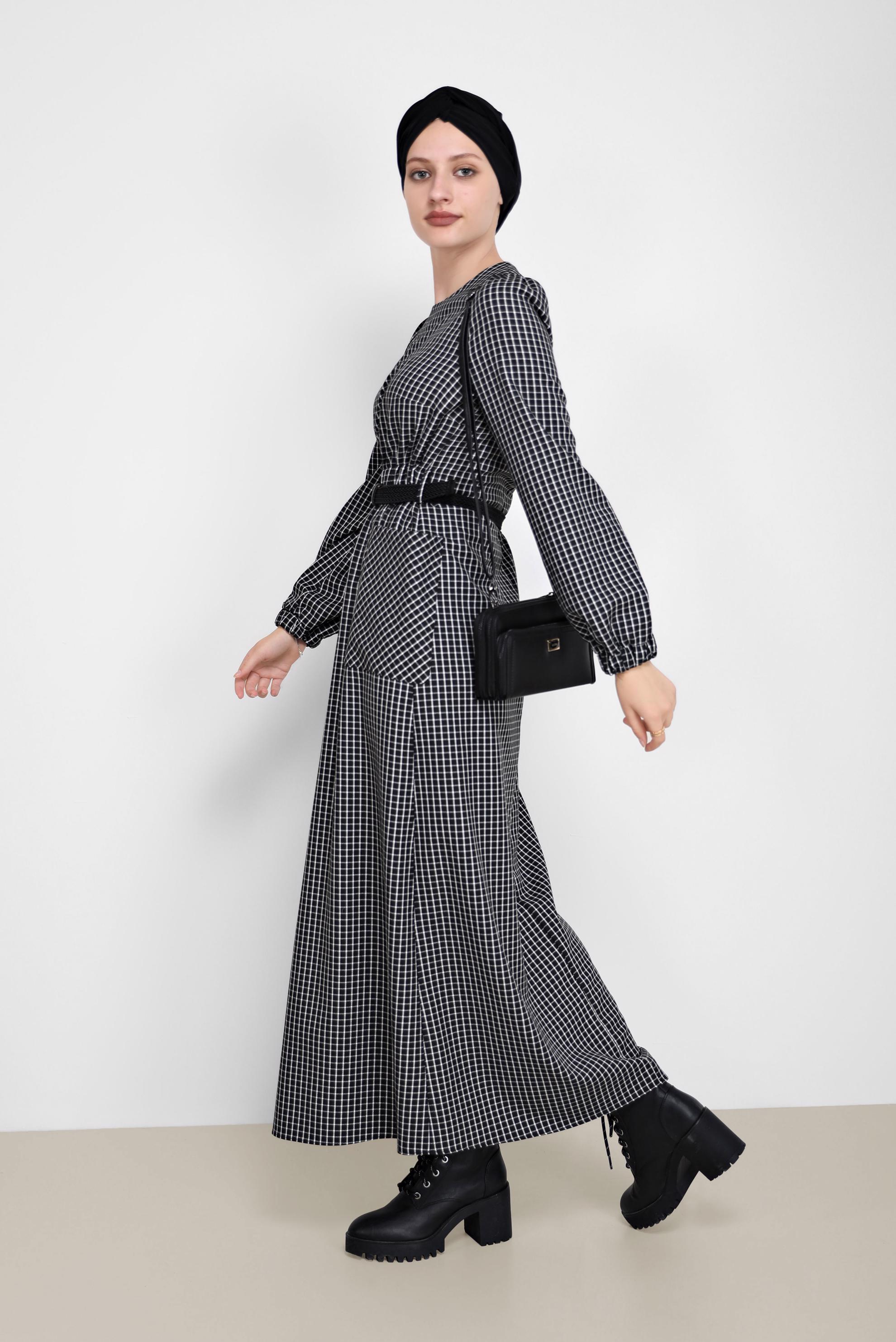 Tesettür giyim SİYAH KARE DESENLİ KEMERLİ ELBİSE 42245 