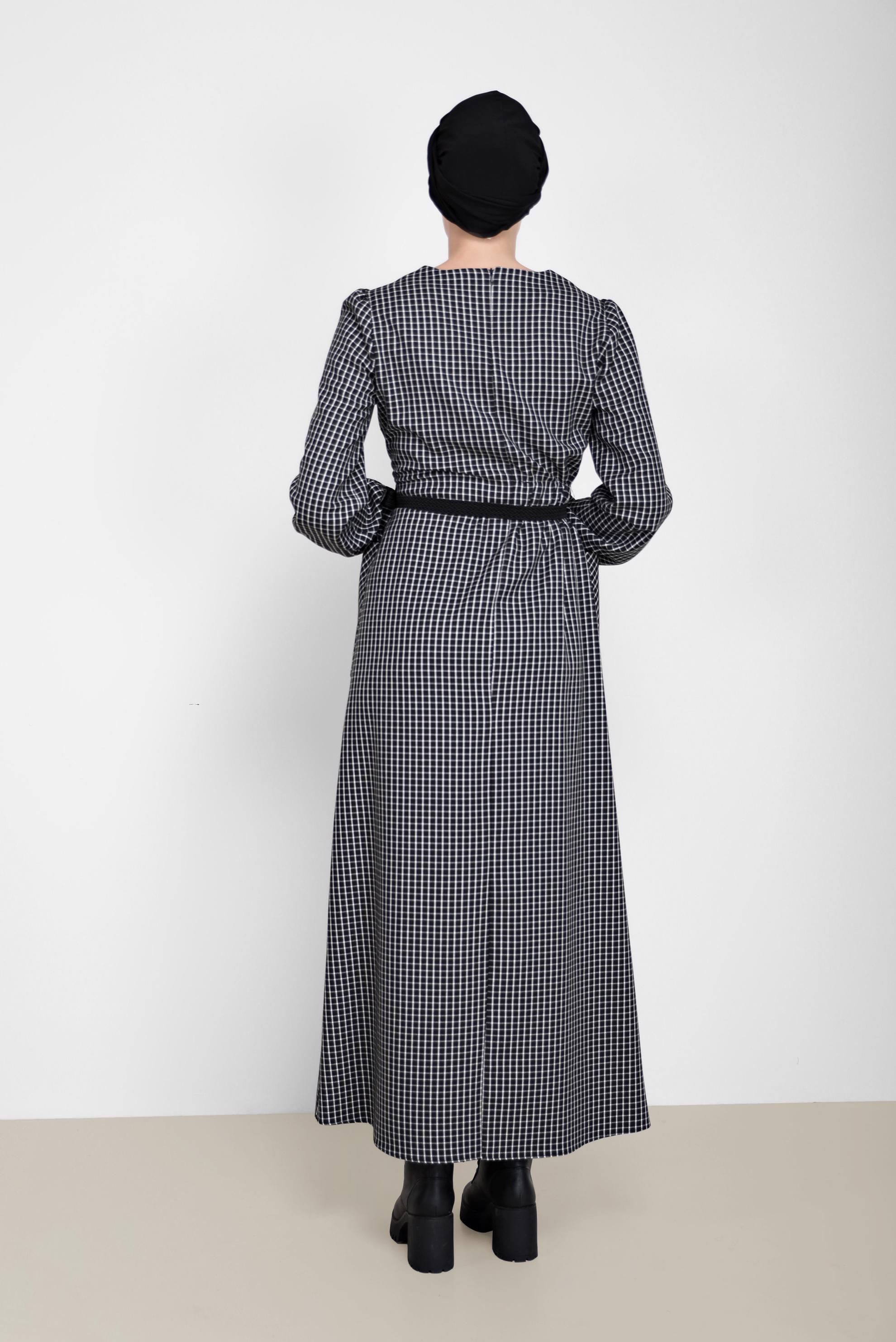 Tesettür giyim SİYAH KARE DESENLİ KEMERLİ ELBİSE 42245 