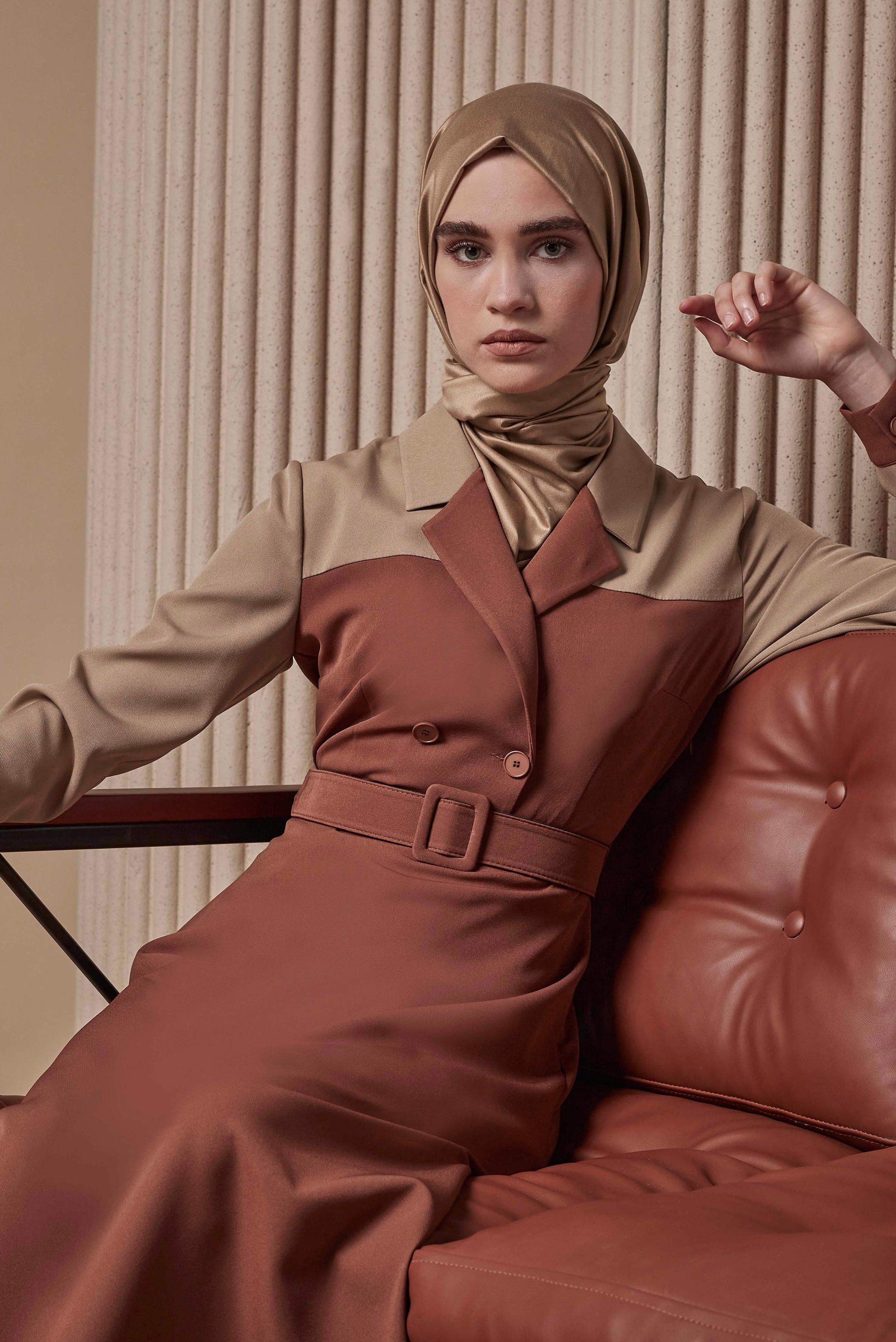 Vêtements hijab BRUN ROBE COL CLASSIQUE 2 COULEURS CEINTURÉE 42248