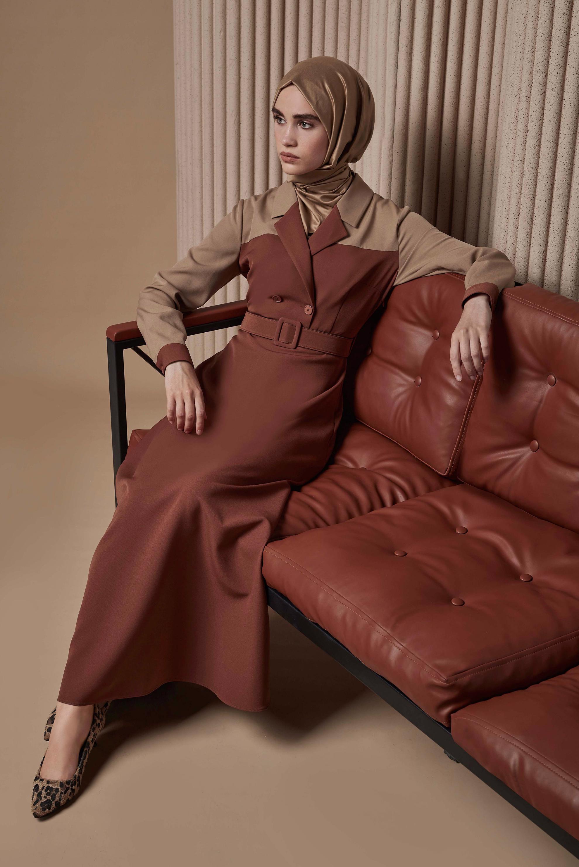 Vêtements hijab BRUN ROBE COL CLASSIQUE 2 COULEURS CEINTURÉE 42248