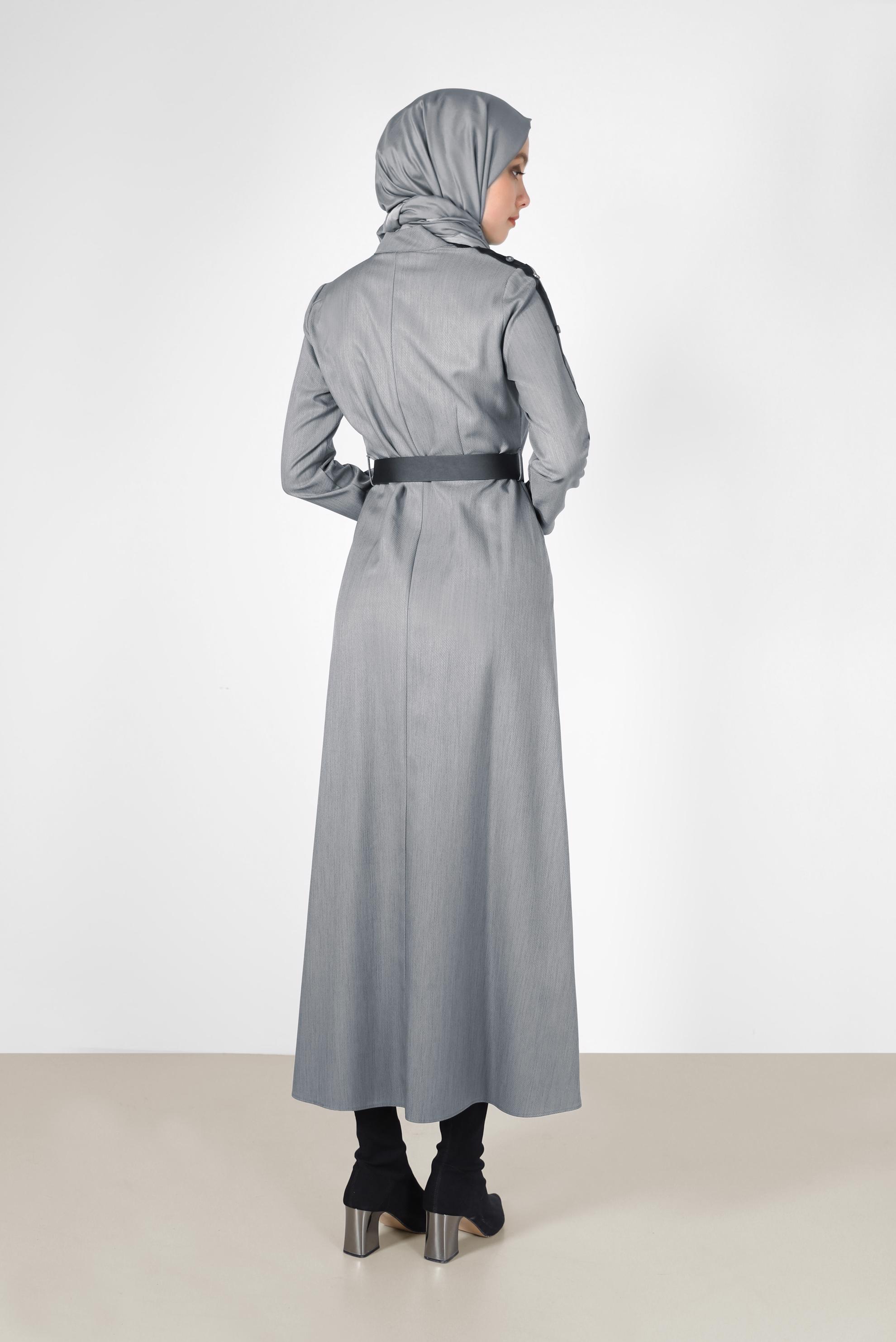 Tesettür giyim GRİ KOLLARI DÜĞME VE DERİ DETAYLI ELBİSE 42252 