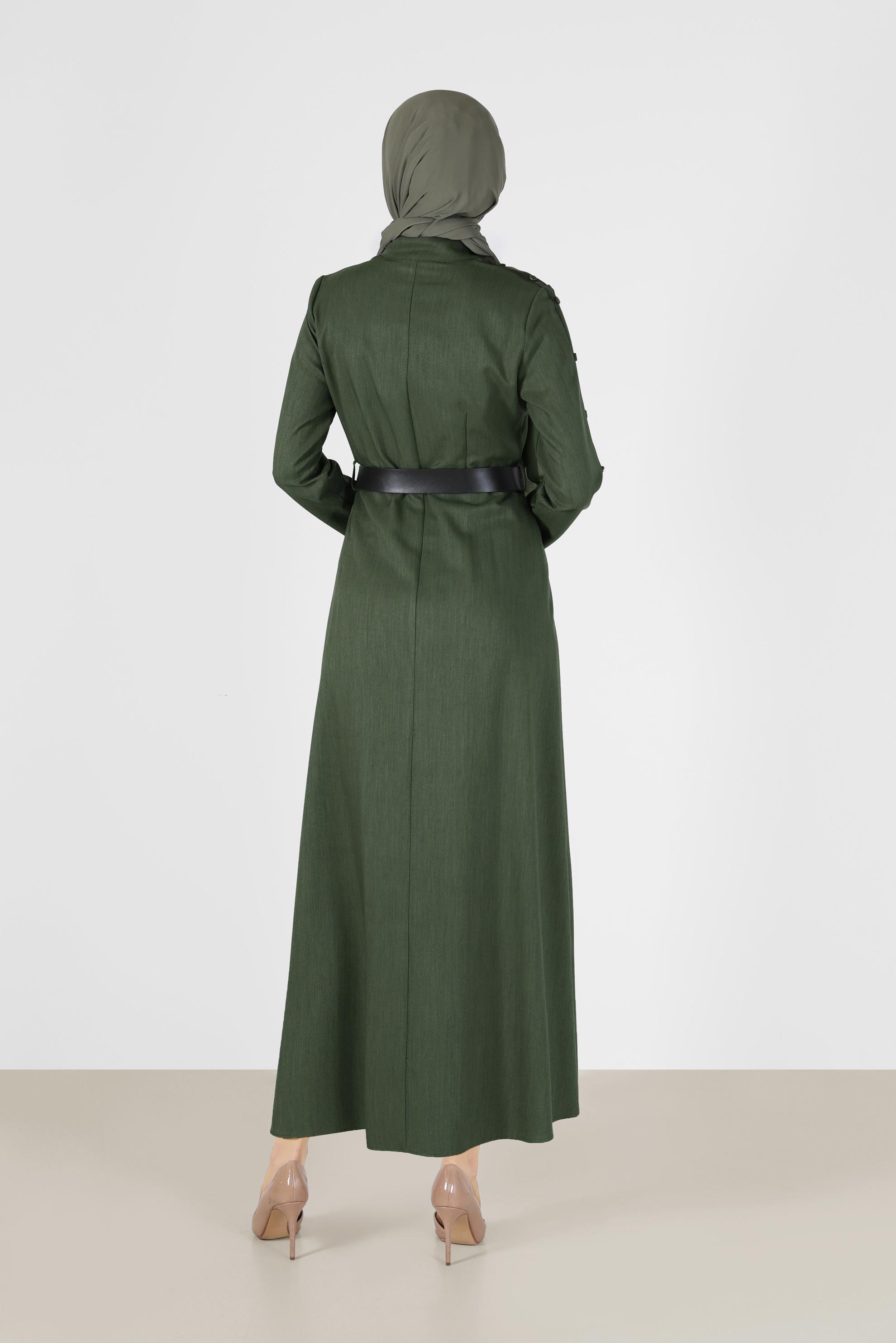 Tesettür giyim HAKİ KOLLARI DÜĞME VE DERİ DETAYLI ELBİSE 42252 