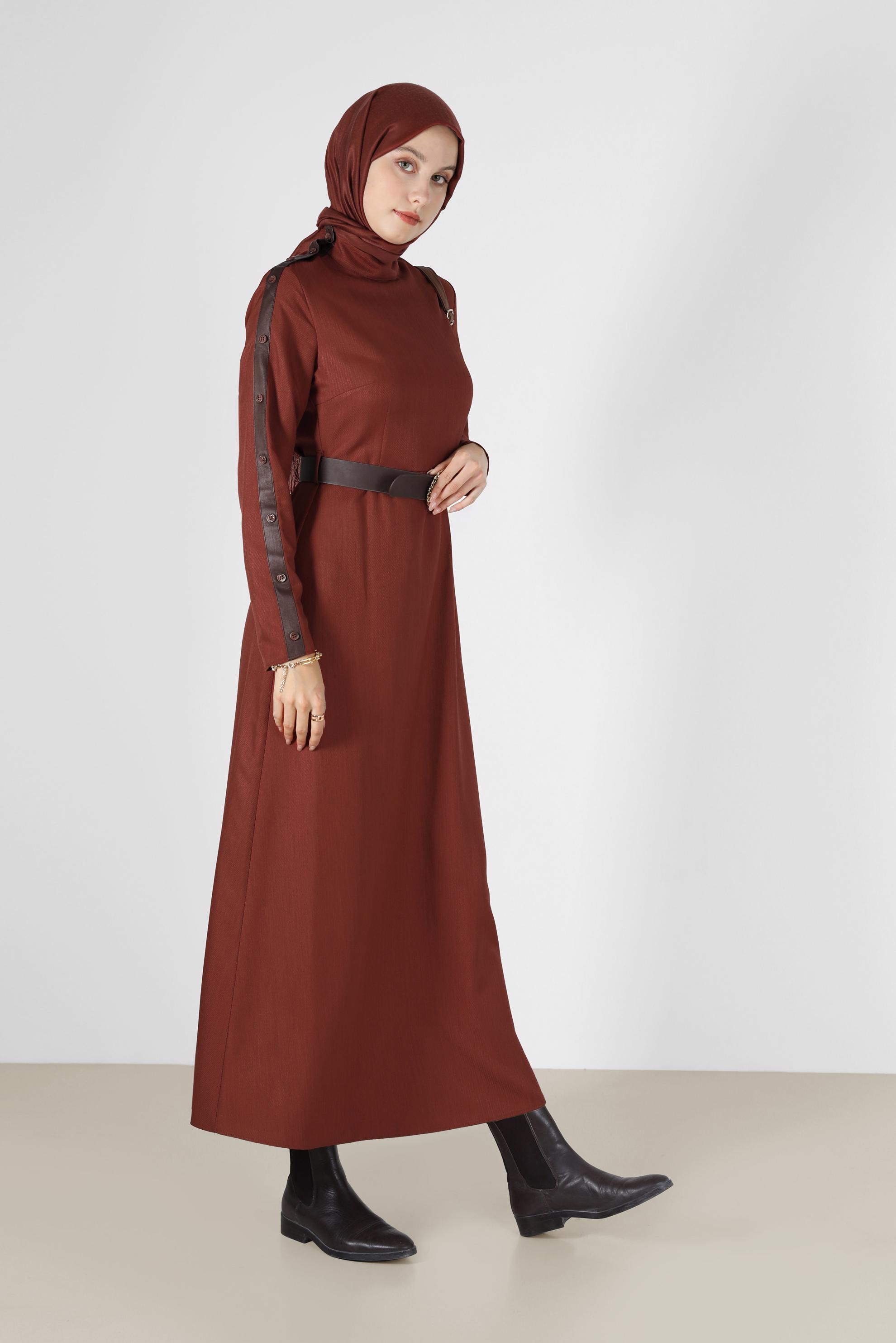 Tesettür giyim TURUNCU KOLLARI DÜĞME VE DERİ DETAYLI ELBİSE 42252 