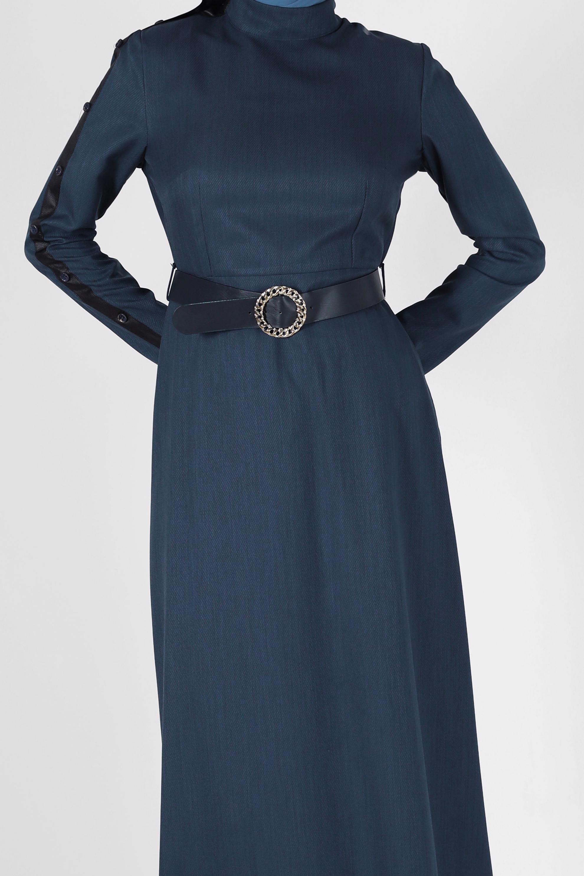 Tesettür giyim LACİVERT KOLLARI DÜĞME VE DERİ DETAYLI ELBİSE 42252 