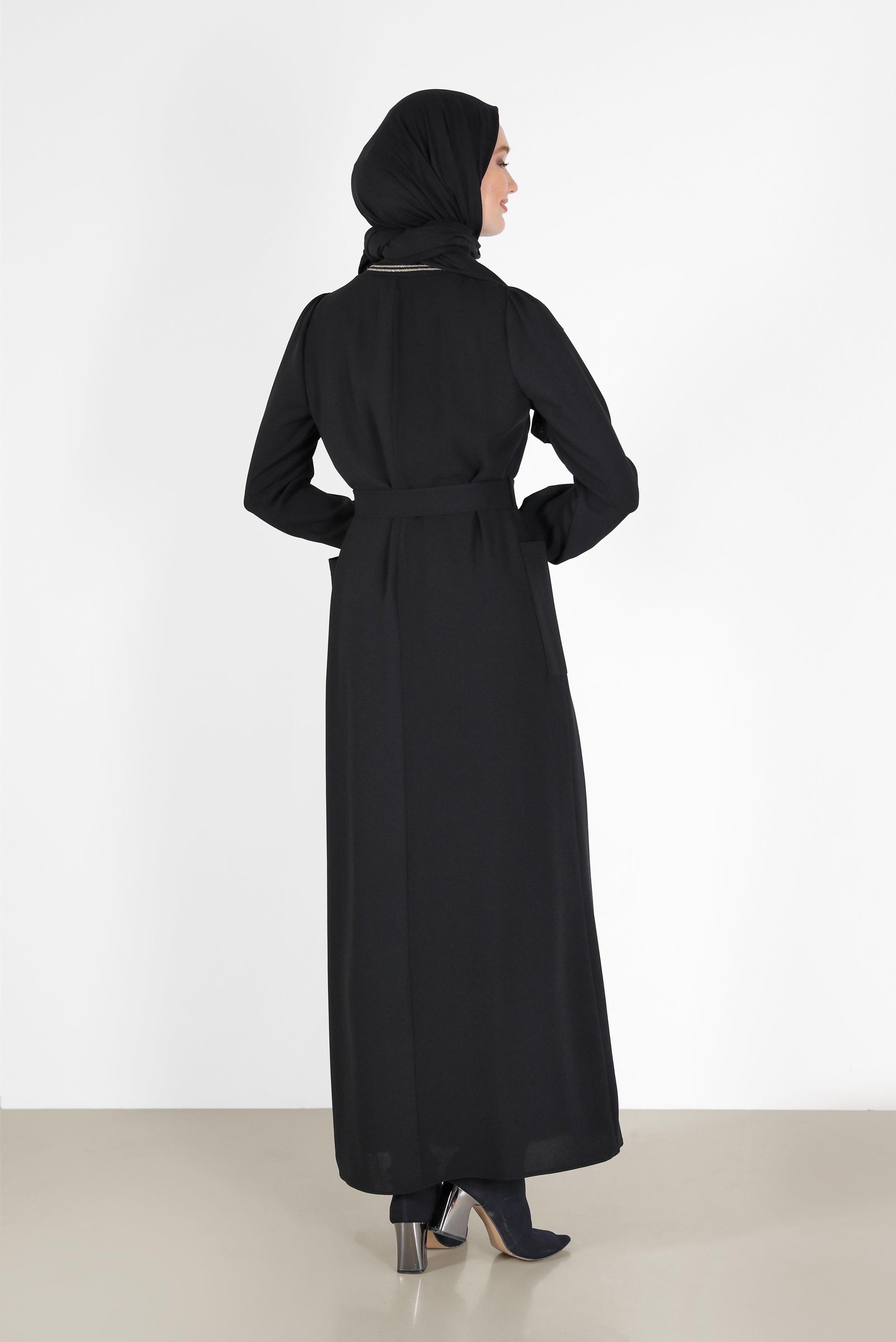 Tesettür giyim SİYAH MANŞETLERİ LASTİKLİ KUŞAKLI ELBİSE 42281 