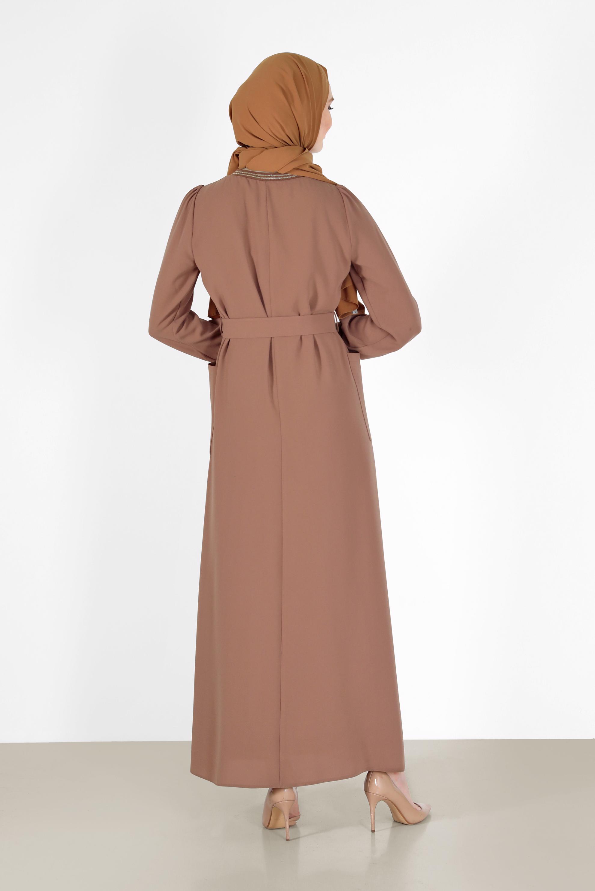 Tesettür giyim KAHVE MANŞETLERİ LASTİKLİ KUŞAKLI ELBİSE 42281 