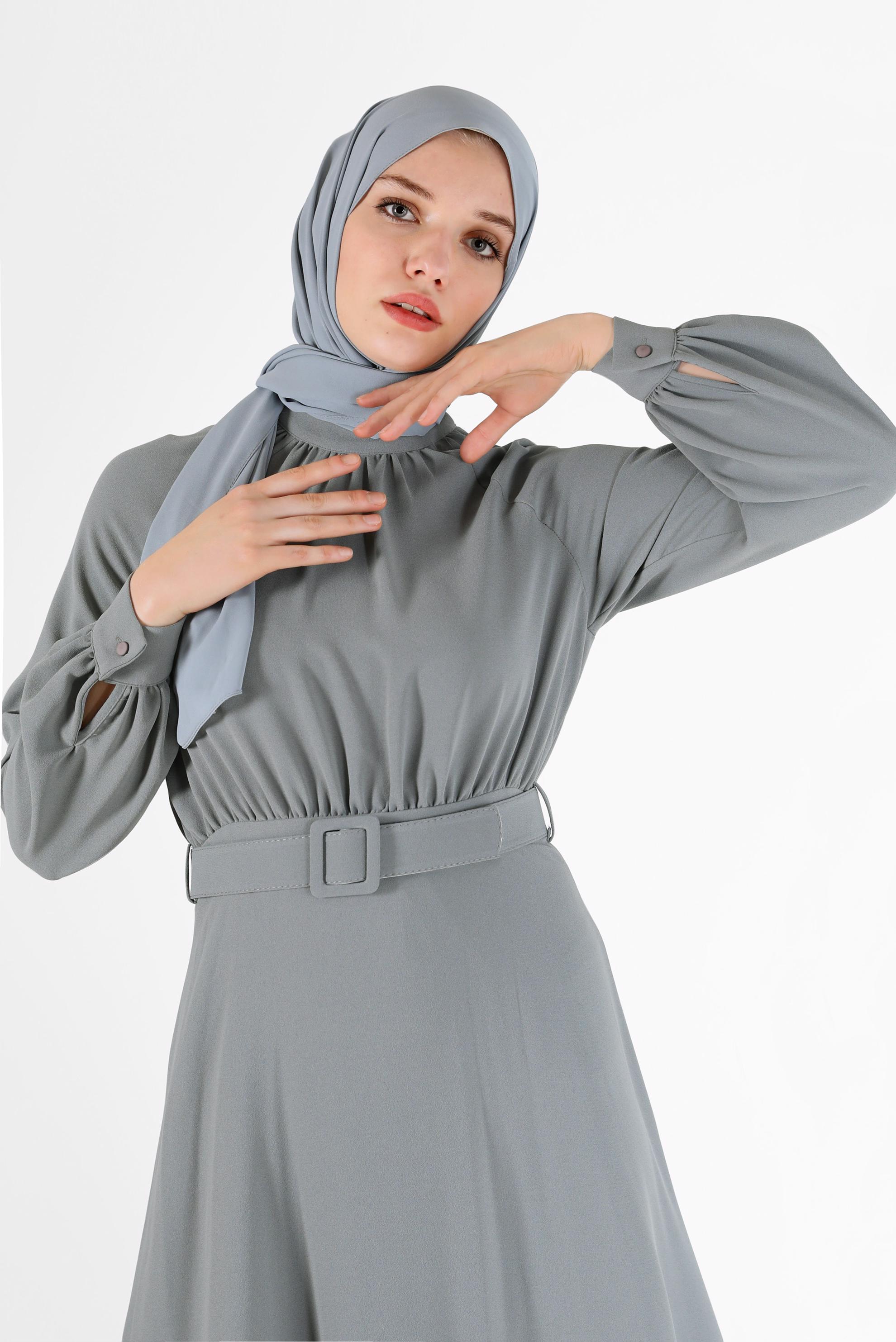 Tesettür giyim GRİ BELİ KUŞAKLI KREP ELBİSE 42298 