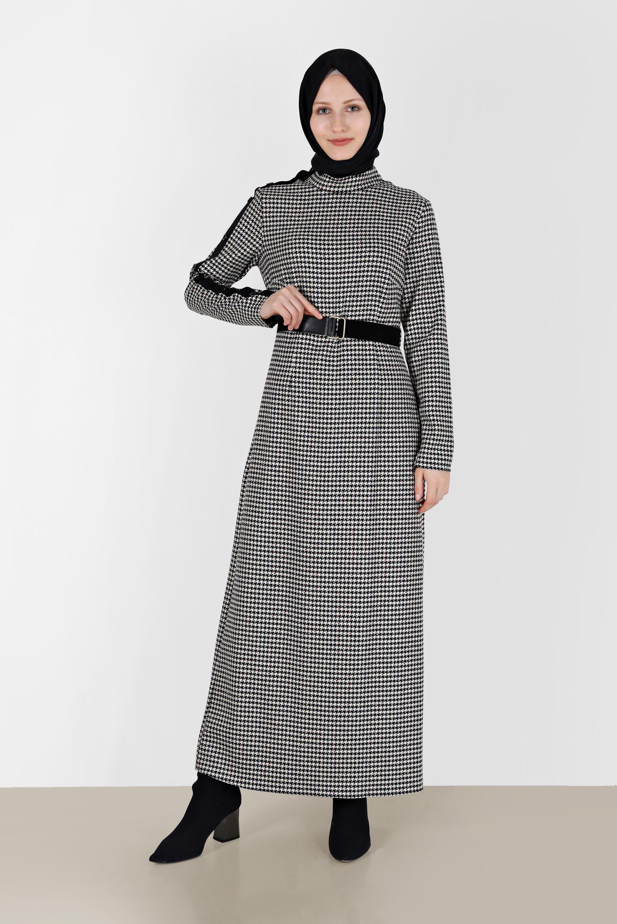 Tesettür giyim SİYAH KOLLARI DÜĞME DETAYLI KAZAYAĞI DESEN ELBİSE 42316	