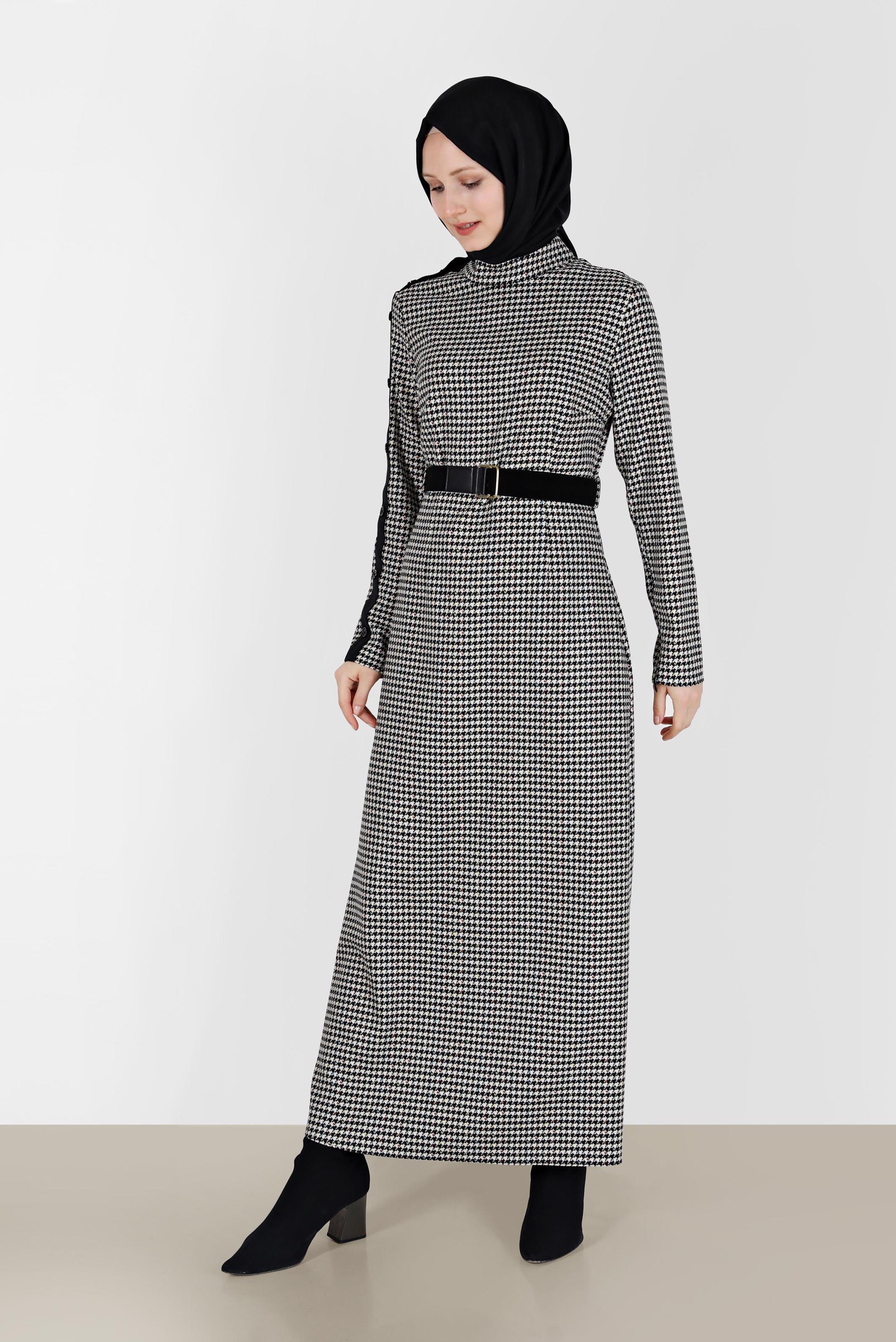 Tesettür giyim SİYAH KOLLARI DÜĞME DETAYLI KAZAYAĞI DESEN ELBİSE 42316	