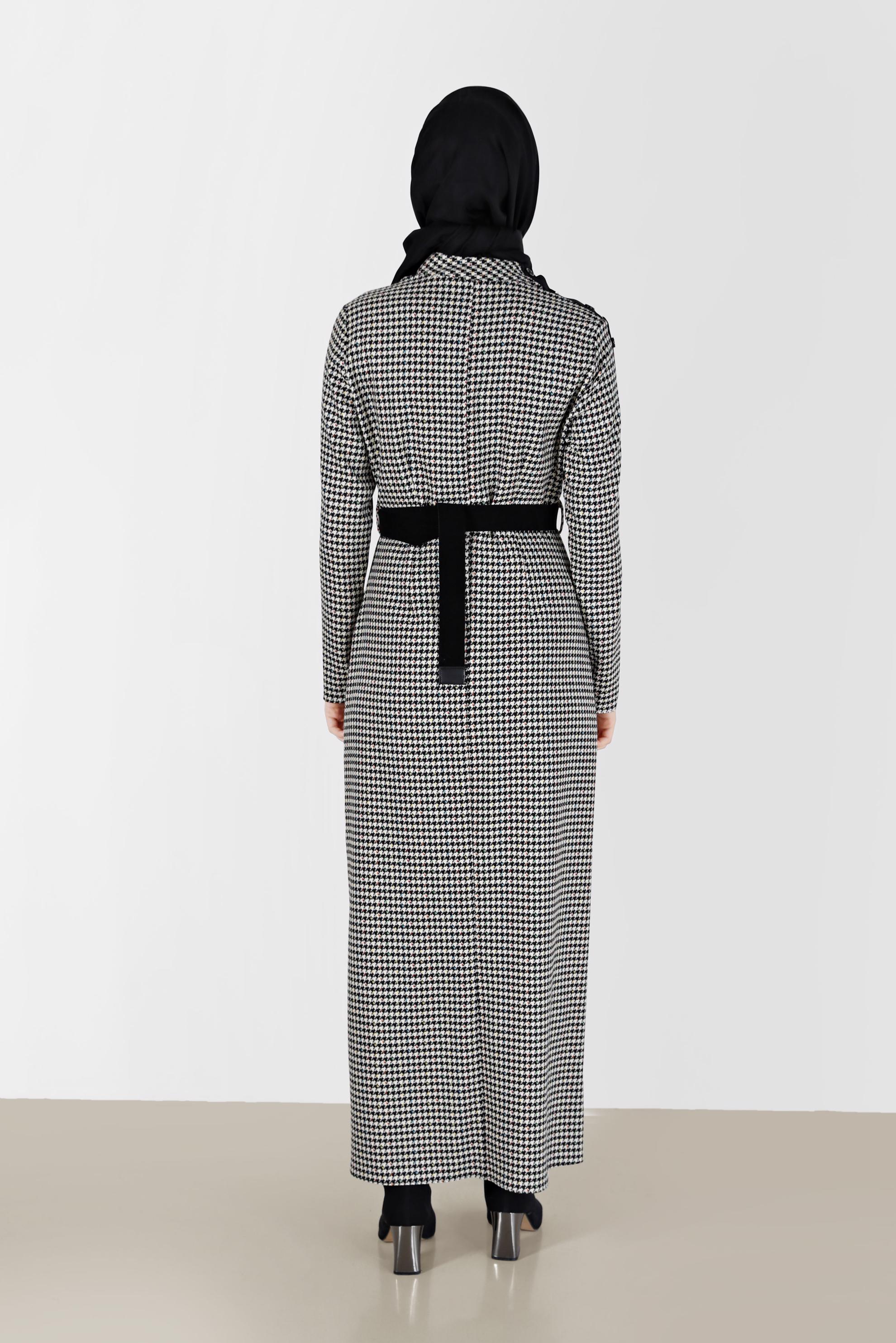 Tesettür giyim SİYAH KOLLARI DÜĞME DETAYLI KAZAYAĞI DESEN ELBİSE 42316	