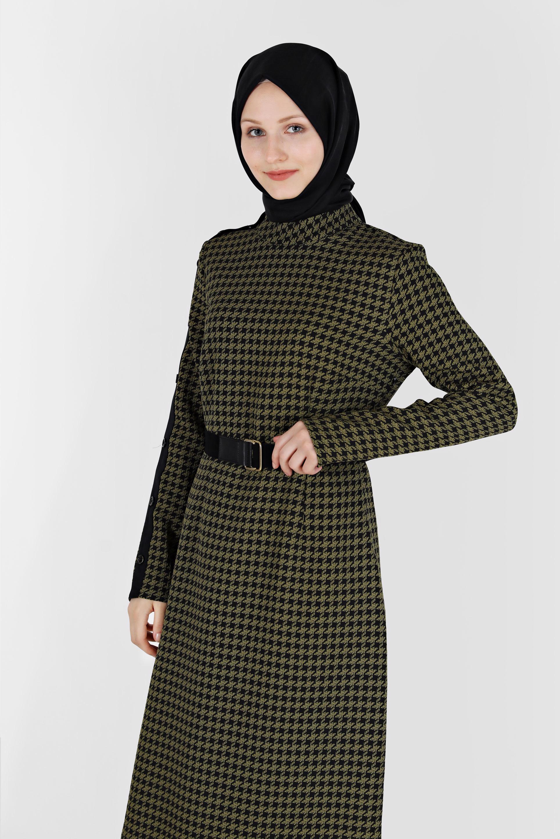 Tesettür giyim YEŞİL KOLLARI DÜĞME  DETAYLI KAZAYAĞI DESEN ELBİSE 42316-1 