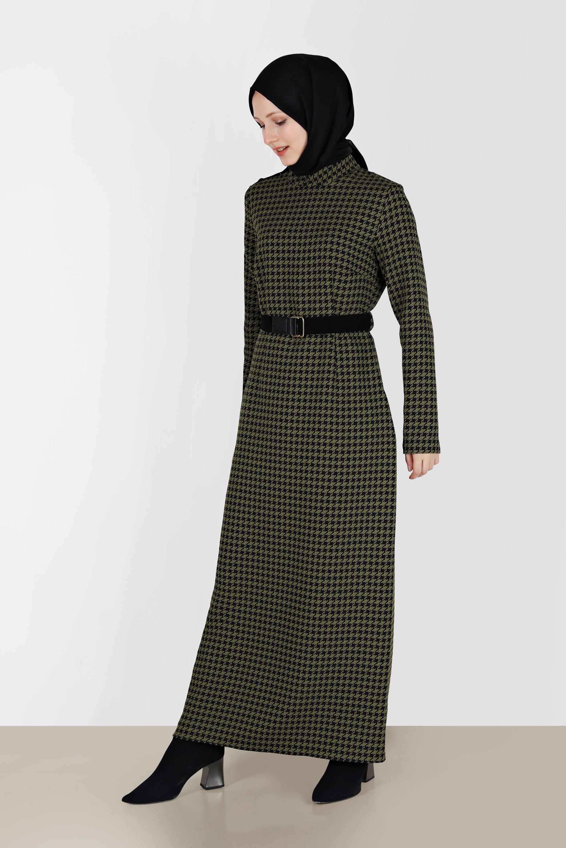 Tesettür giyim YEŞİL KOLLARI DÜĞME  DETAYLI KAZAYAĞI DESEN ELBİSE 42316-1 