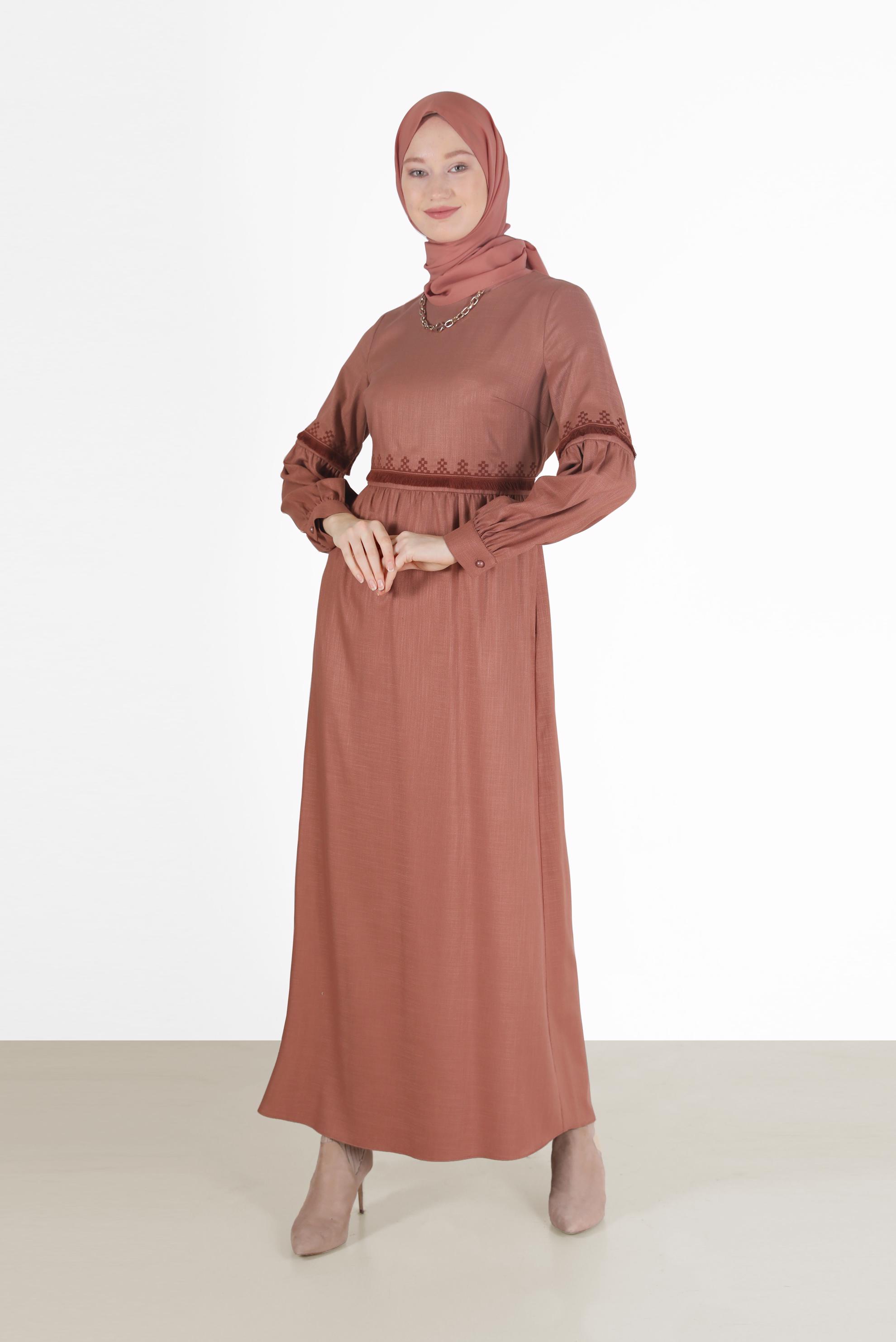 Tesettür giyim TURUNCU BELİ VE KOLLARI NAKIŞ DETAYLI ELBİSE 42333