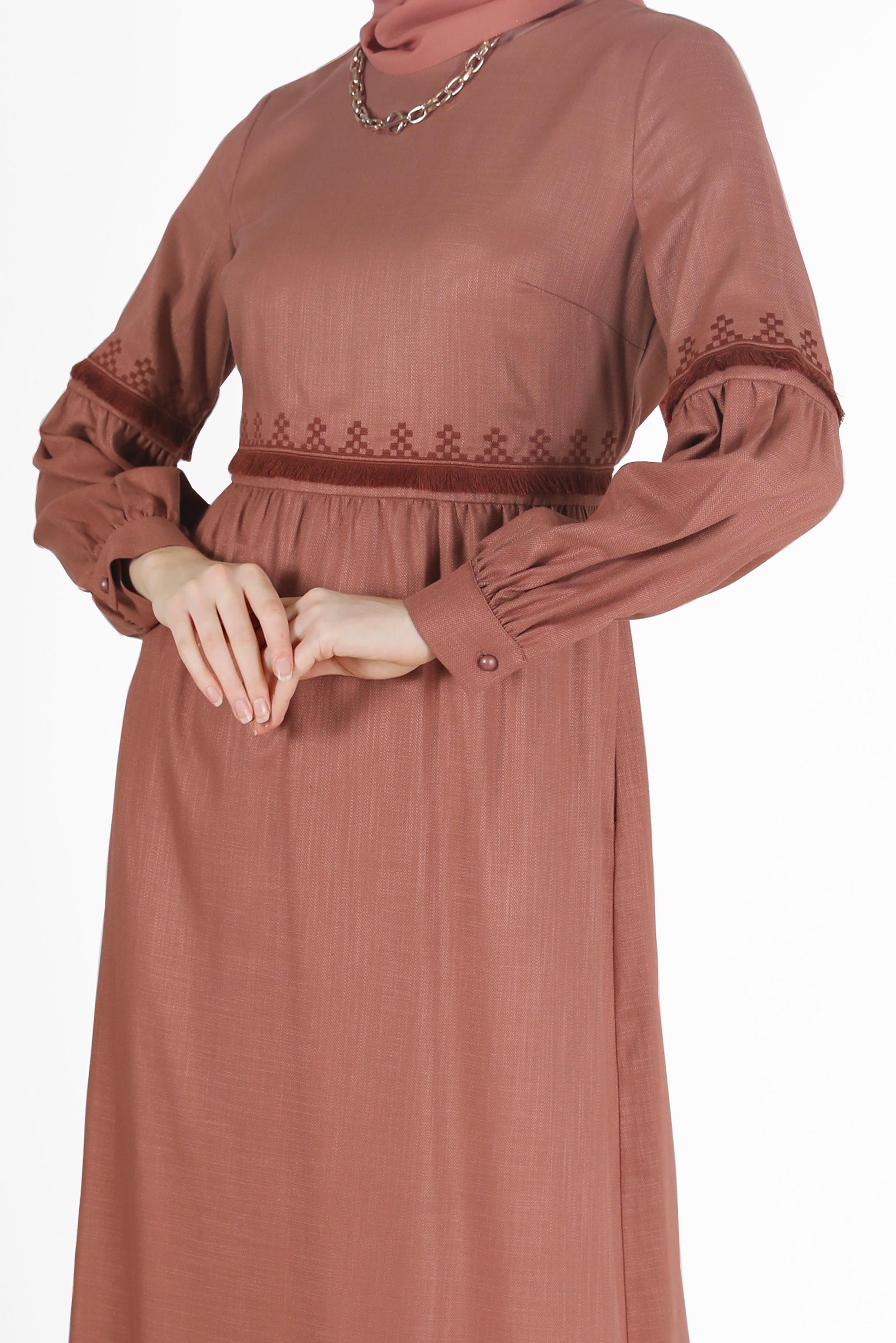 Tesettür giyim TURUNCU BELİ VE KOLLARI NAKIŞ DETAYLI ELBİSE 42333