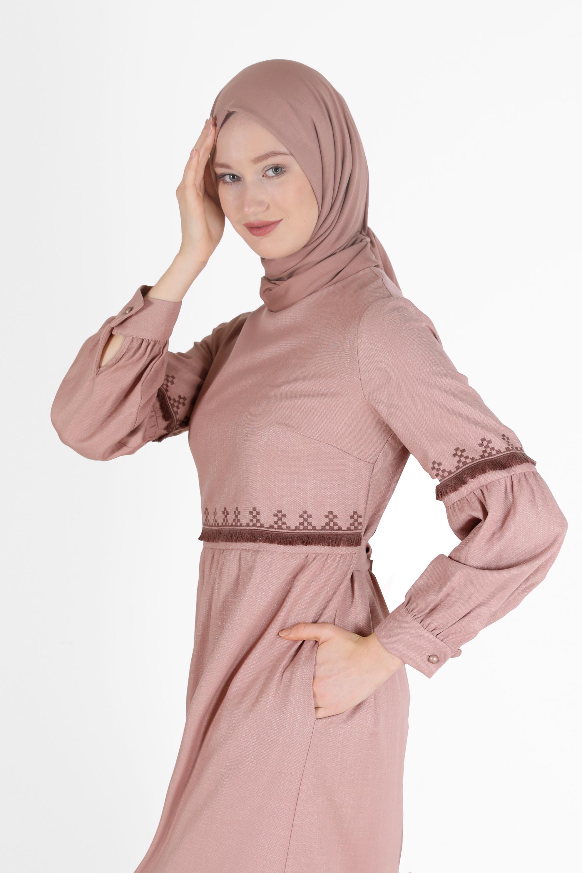 Tesettür giyim PUDRA BELİ VE KOLLARI NAKIŞ DETAYLI ELBİSE 42333
