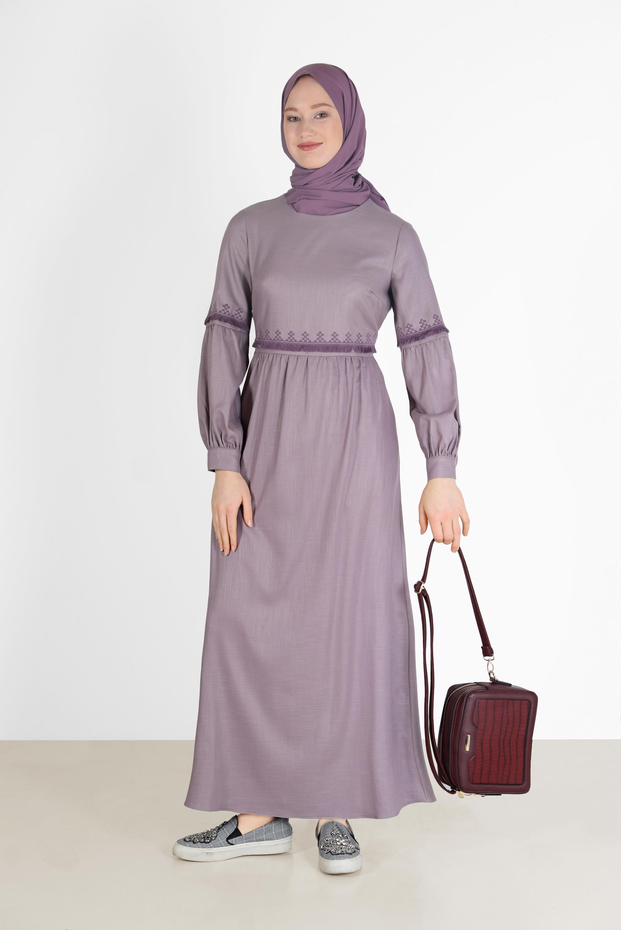 Tesettür giyim MOR BELİ VE KOLLARI NAKIŞ DETAYLI ELBİSE 42333