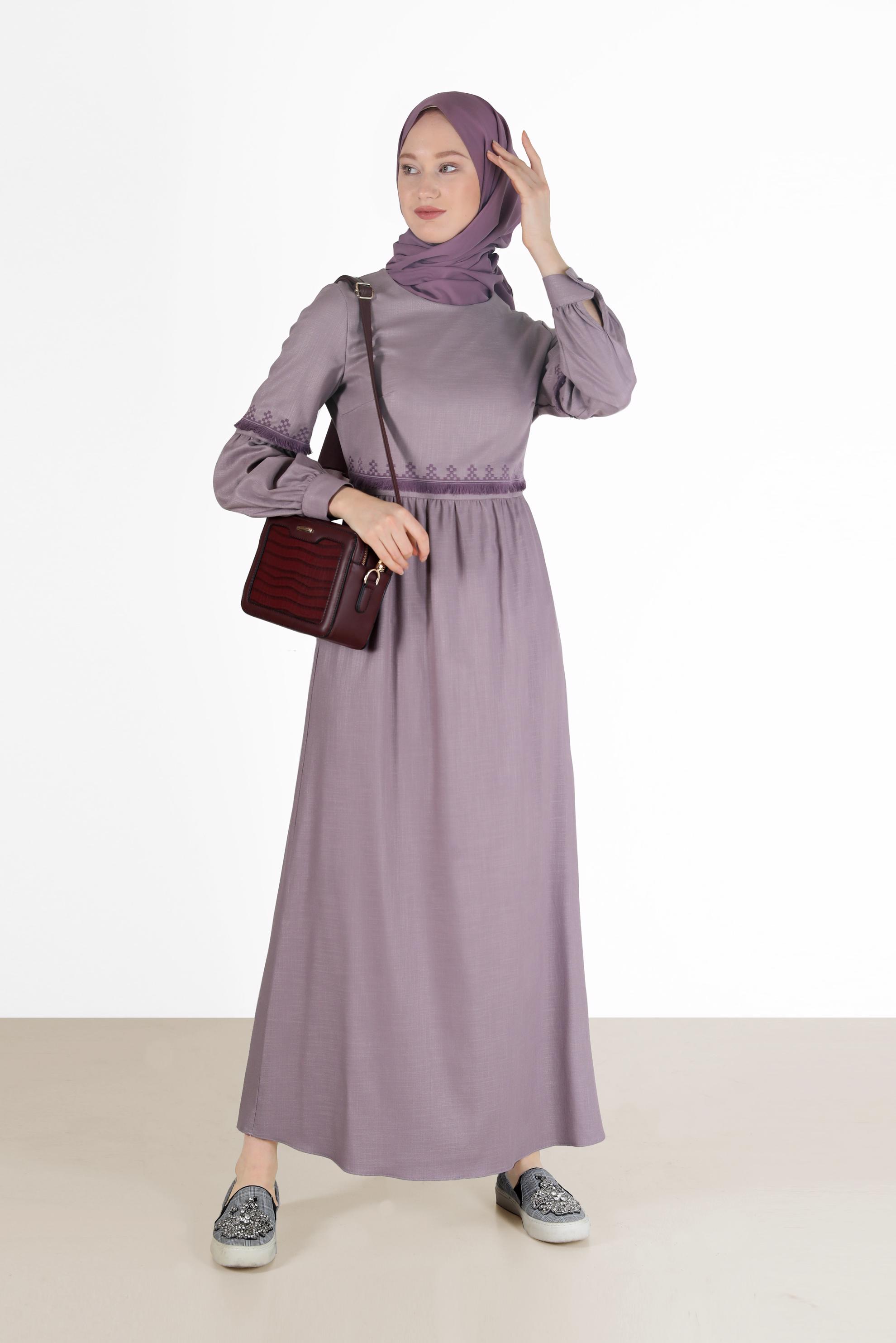 Tesettür giyim MOR BELİ VE KOLLARI NAKIŞ DETAYLI ELBİSE 42333