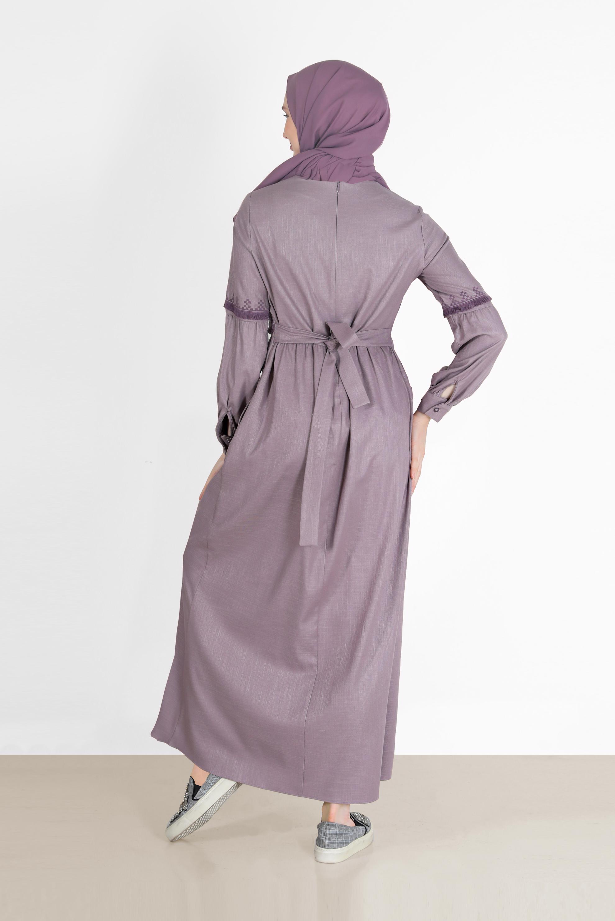 Tesettür giyim MOR BELİ VE KOLLARI NAKIŞ DETAYLI ELBİSE 42333