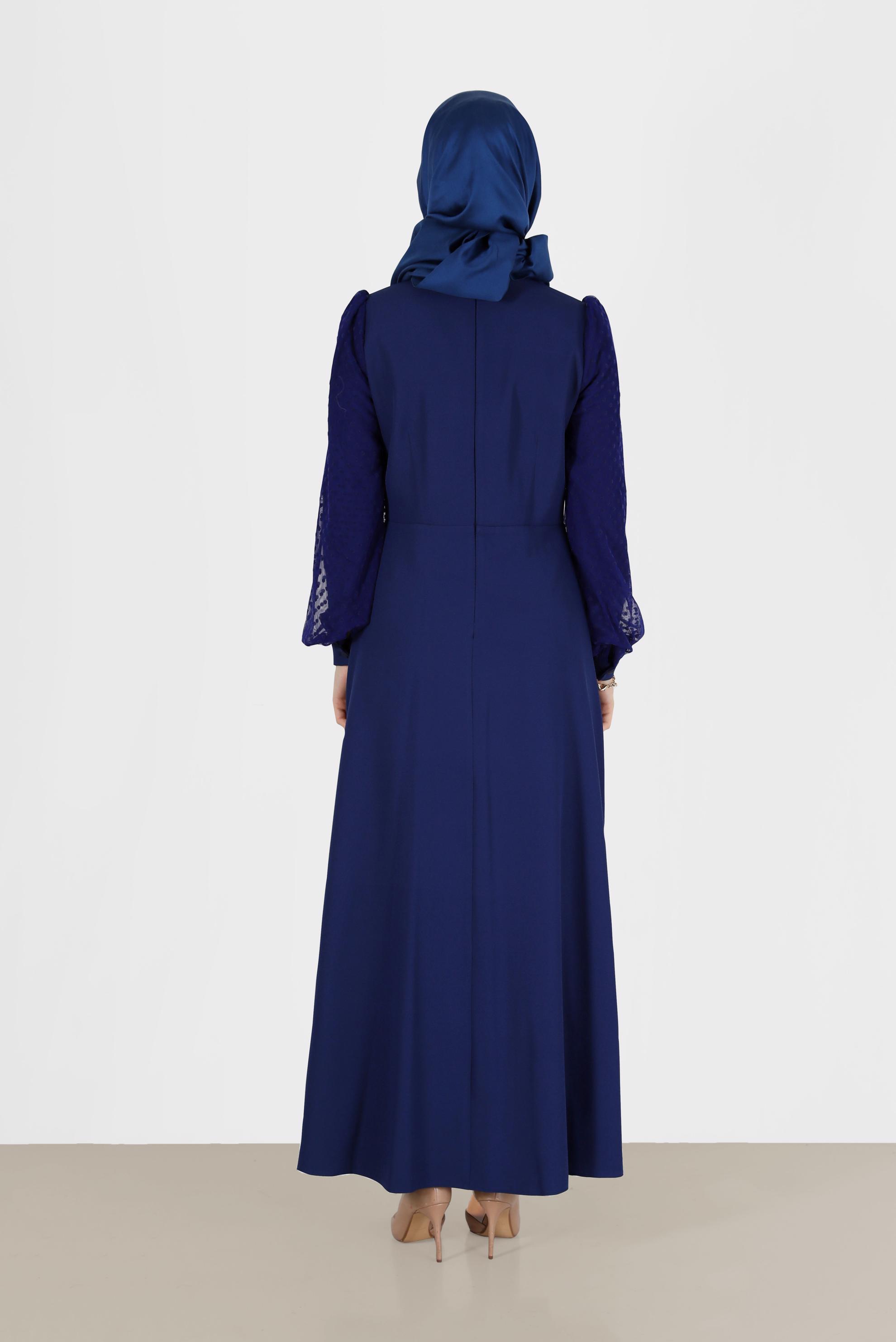 Tesettür giyim LACİVERT KOLLARI PUANTİYELİ TÜL DETAYLI DÜĞMELİ ELBİSE 42334 