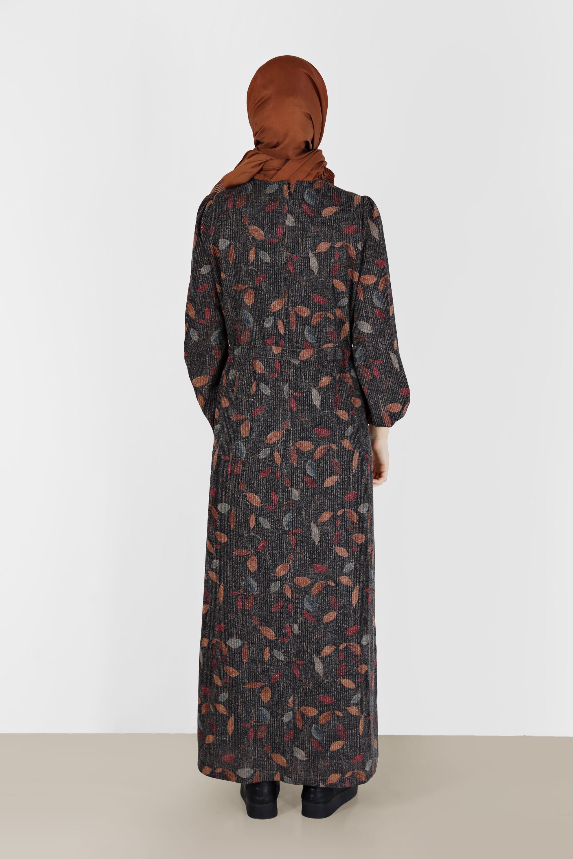 Tesettür giyim SİYAH BELİ BÜZGÜLÜ MANŞETLERİ LASTİKLİ DESENLİ ELBİSE 42336 