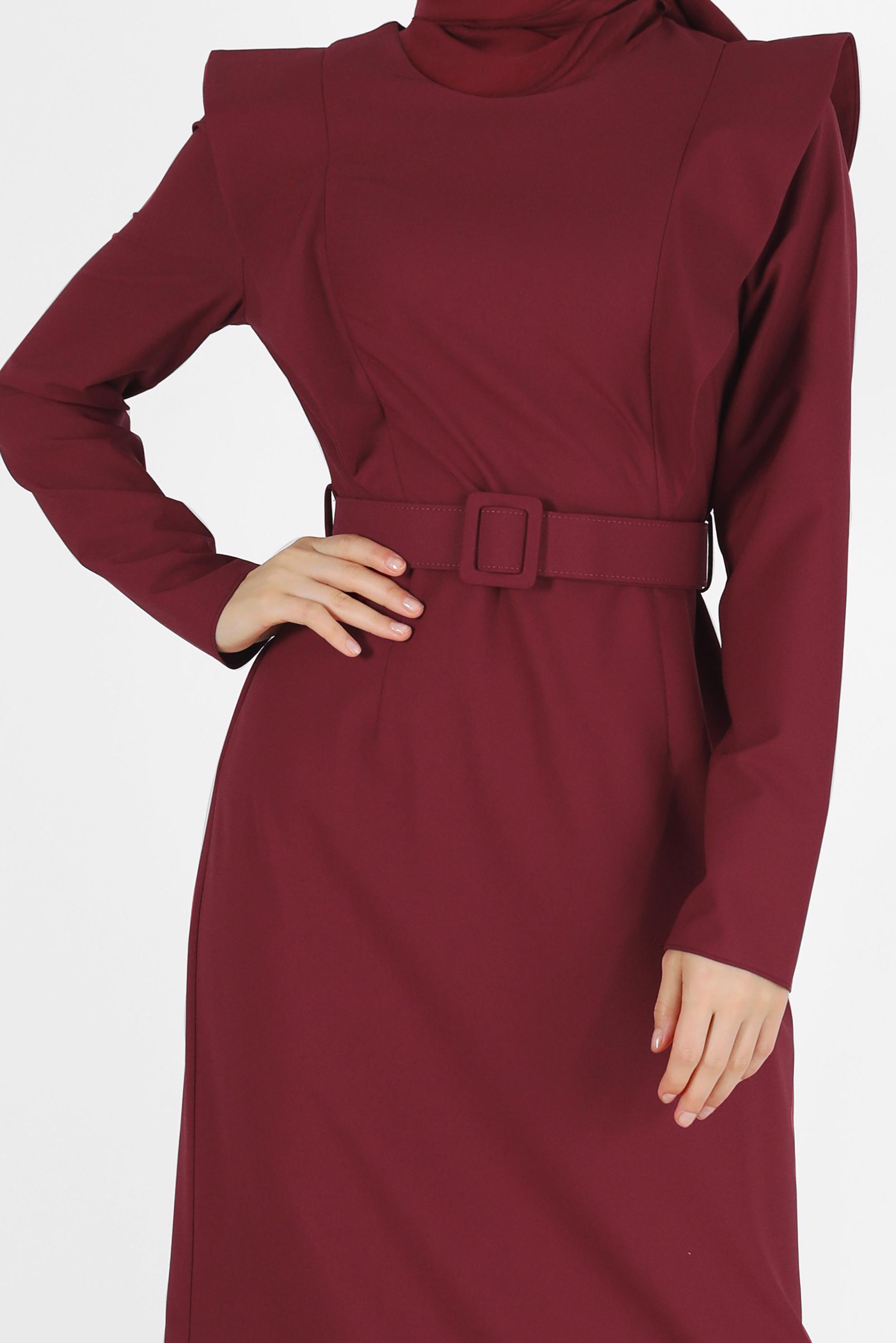 Tesettür giyim BORDO VATKA GÖRÜNÜMLÜ KEMERLİ ELBİSE 42367 