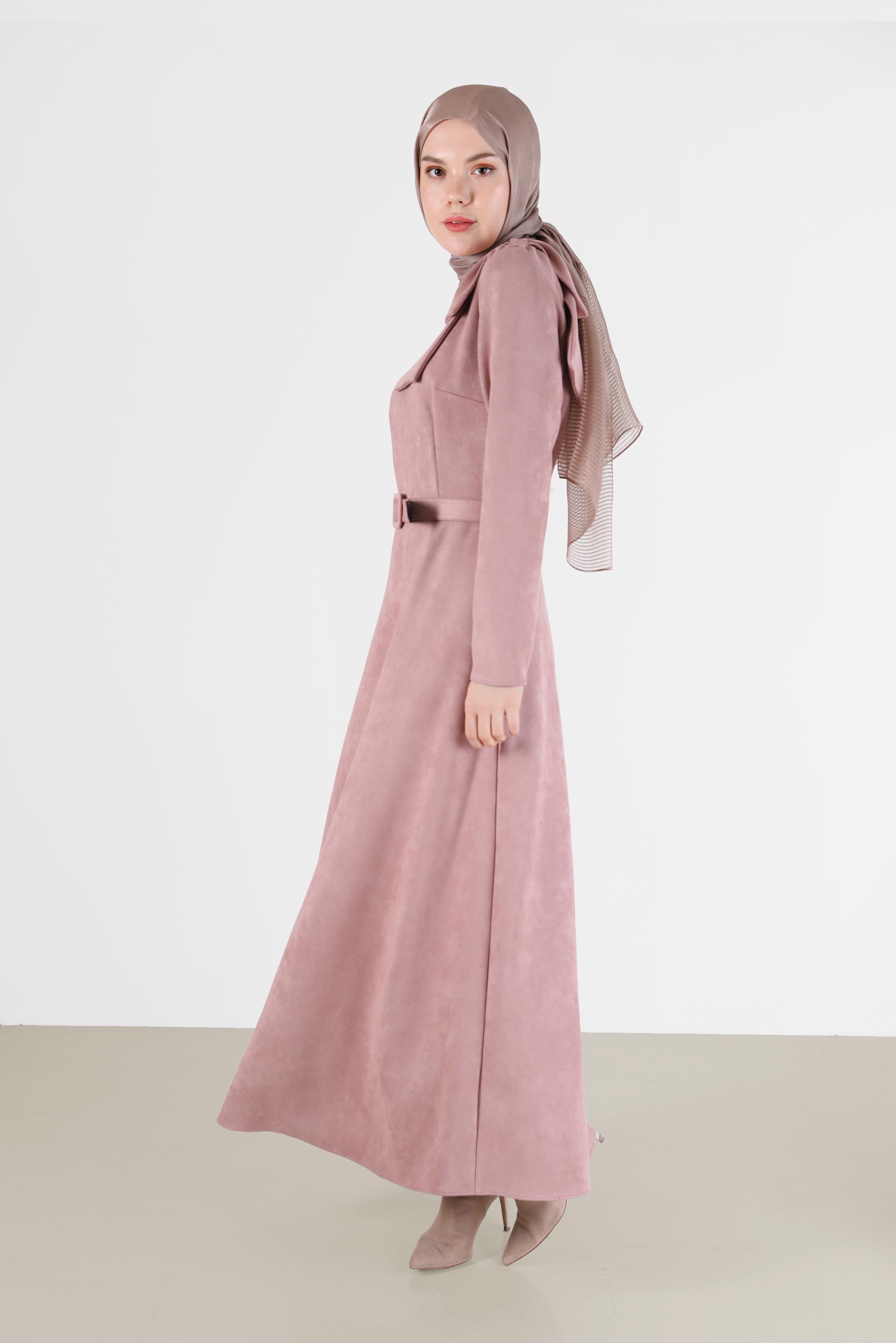 Tesettür giyim PUDRA KURDELE DETAYLI KEMERLİ SÜET ELBİSE 42385 