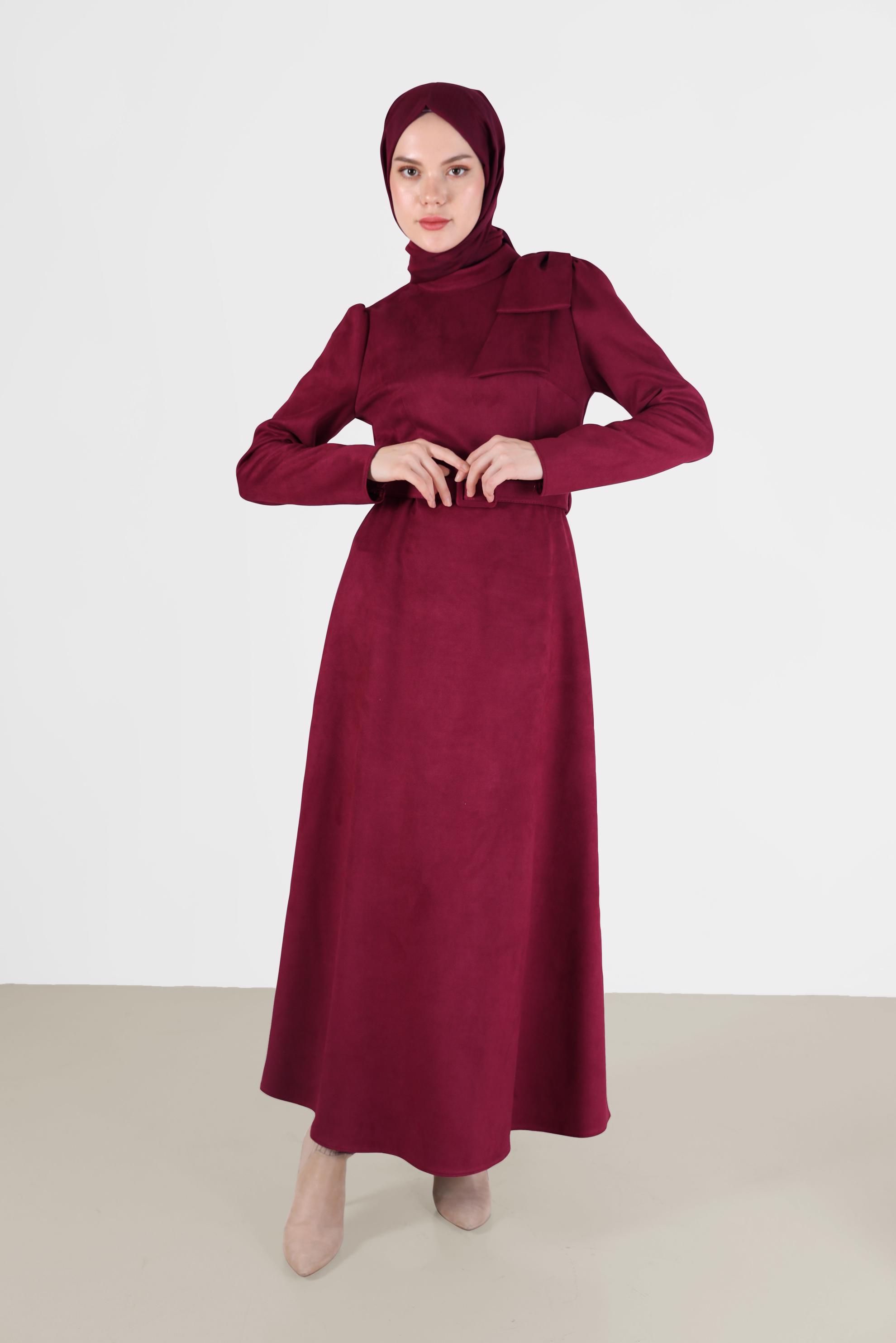 Tesettür giyim BORDO KURDELE DETAYLI KEMERLİ SÜET ELBİSE 42385 