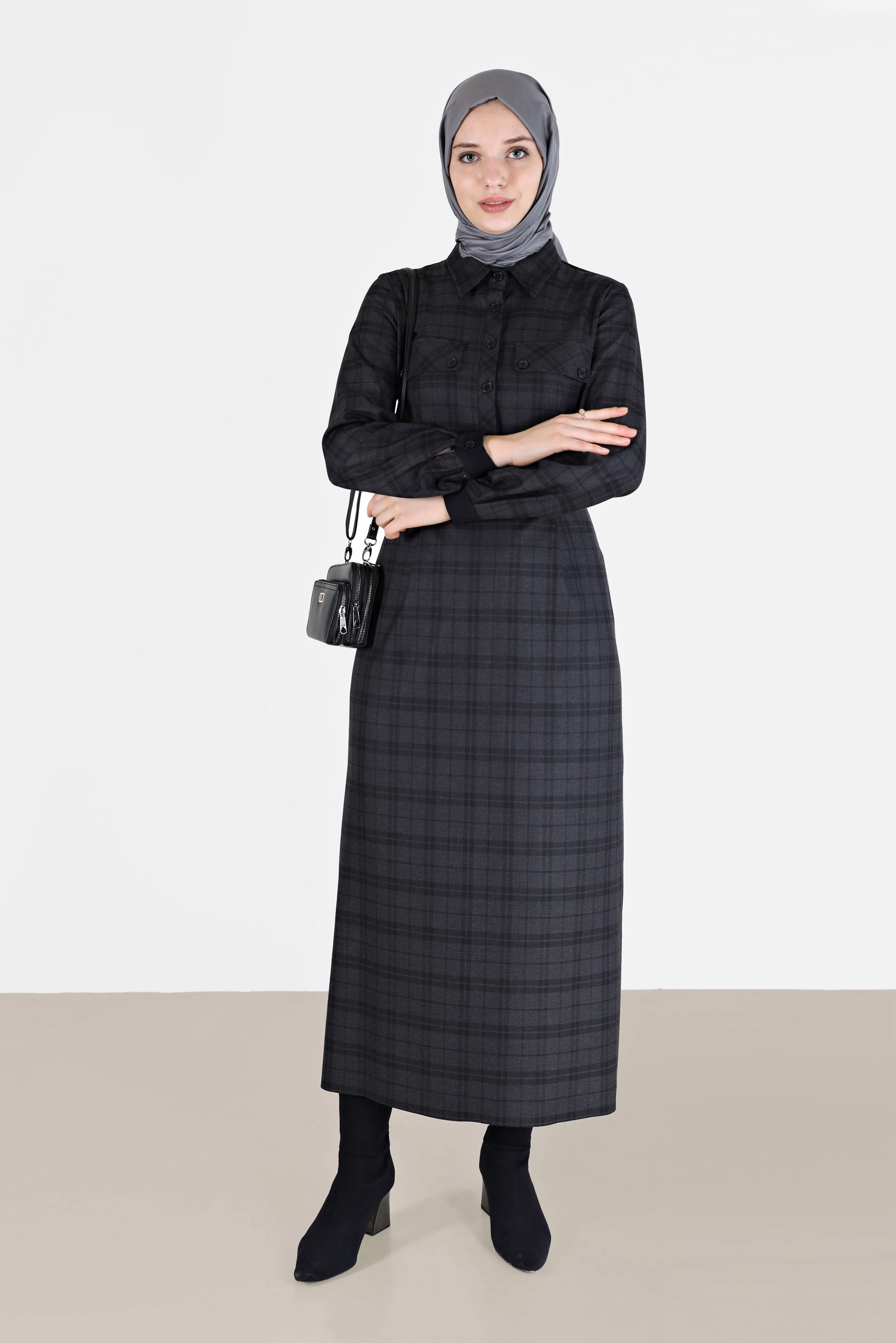 Tesettür giyim SİYAH CEP DETAYLI DÜĞMELİ EKOSE ELBİSE 42386 