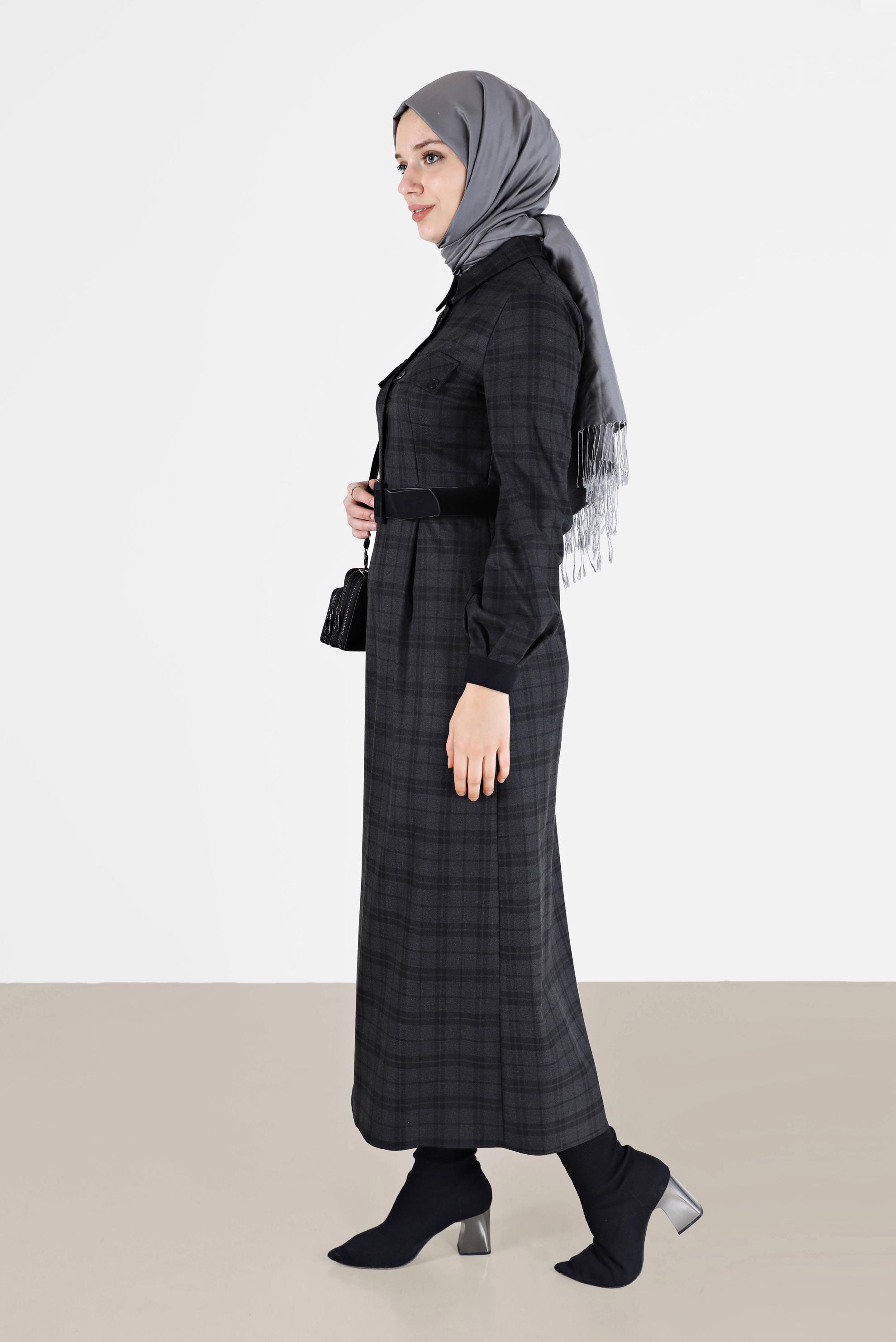 Tesettür giyim SİYAH CEP DETAYLI DÜĞMELİ EKOSE ELBİSE 42386 