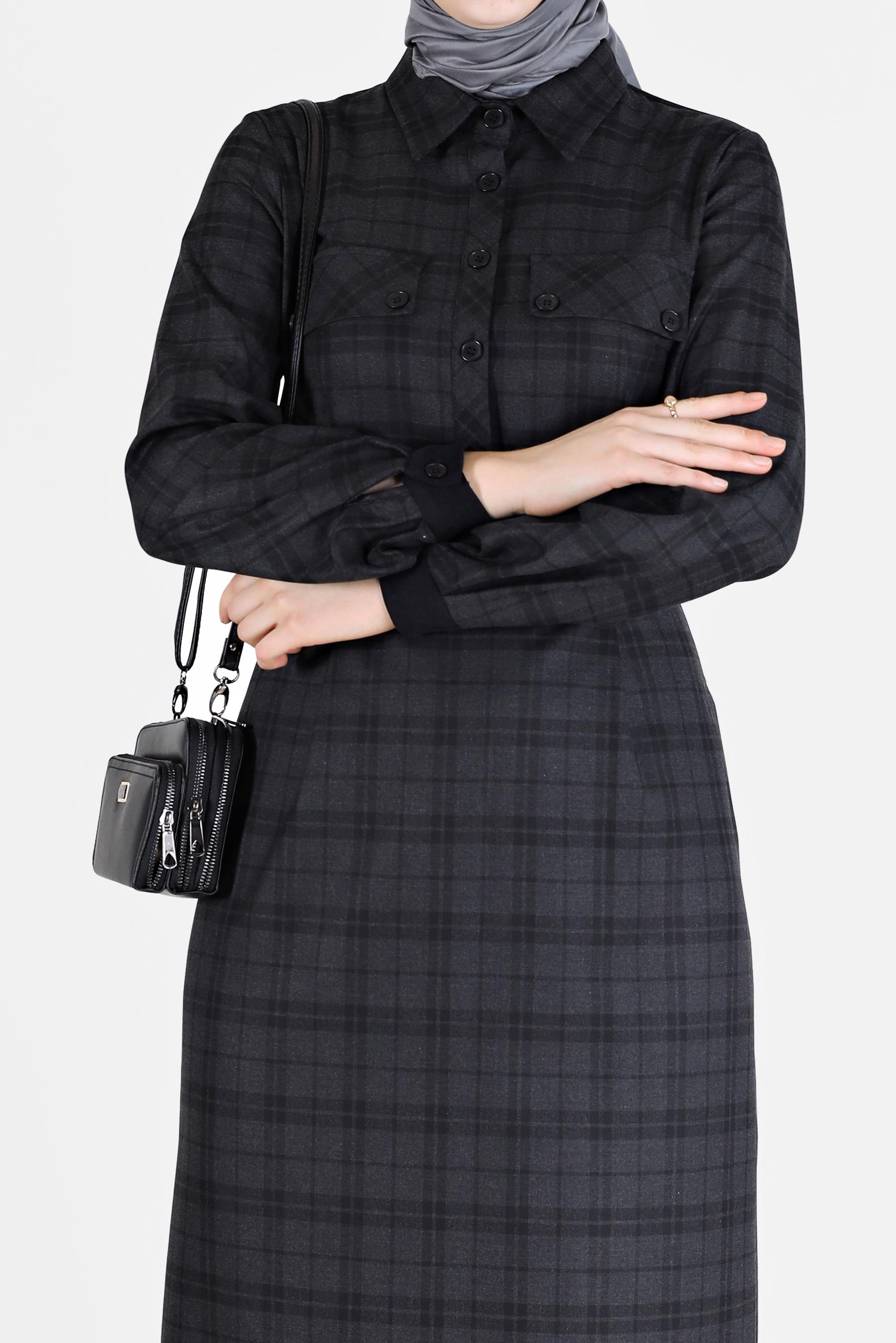 Tesettür giyim SİYAH CEP DETAYLI DÜĞMELİ EKOSE ELBİSE 42386 