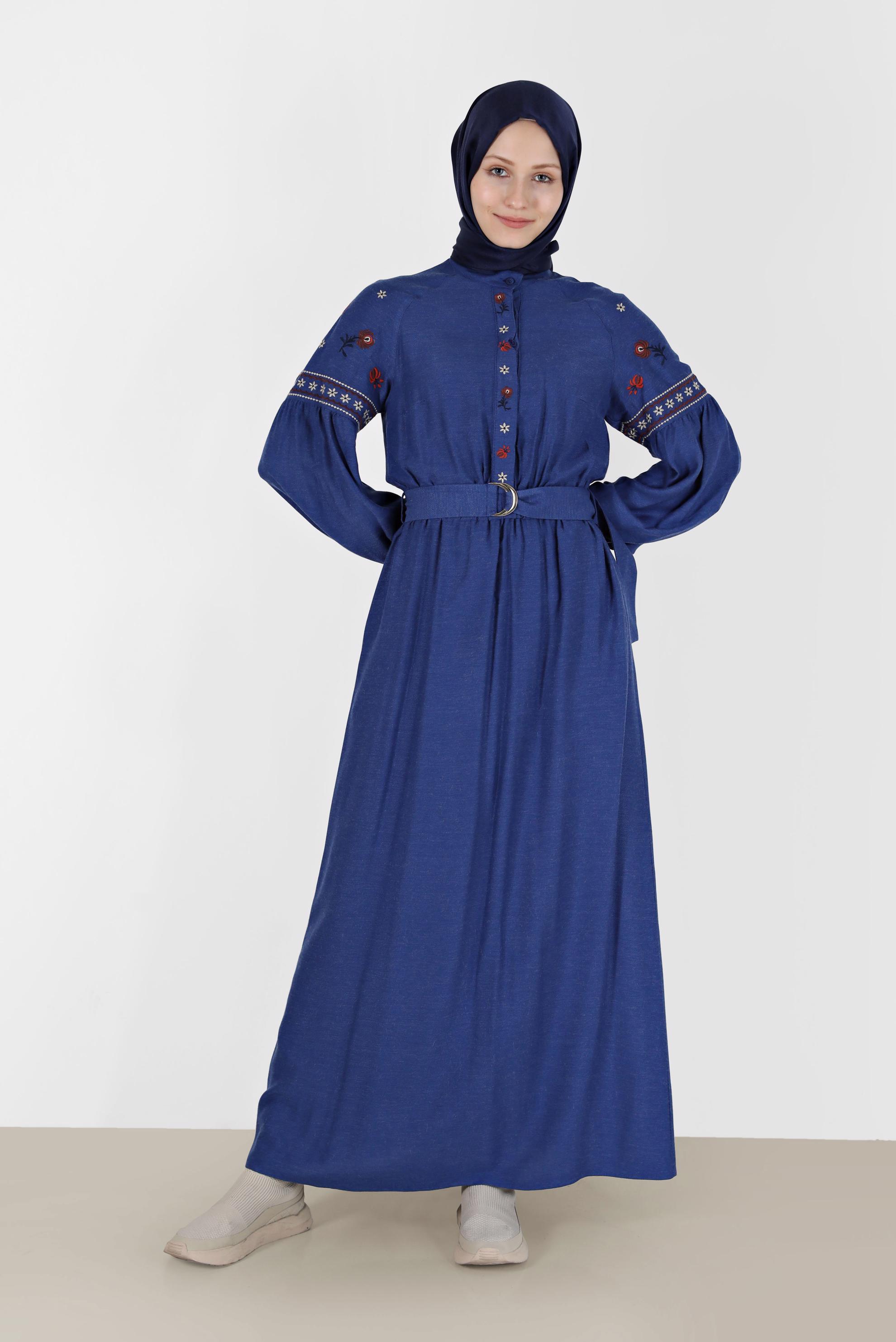 Tesettür giyim LACİVERT NAKIŞ DETAYLI GİZLİ DÜĞMELİ KUŞAKLI ELBİSE 42387 