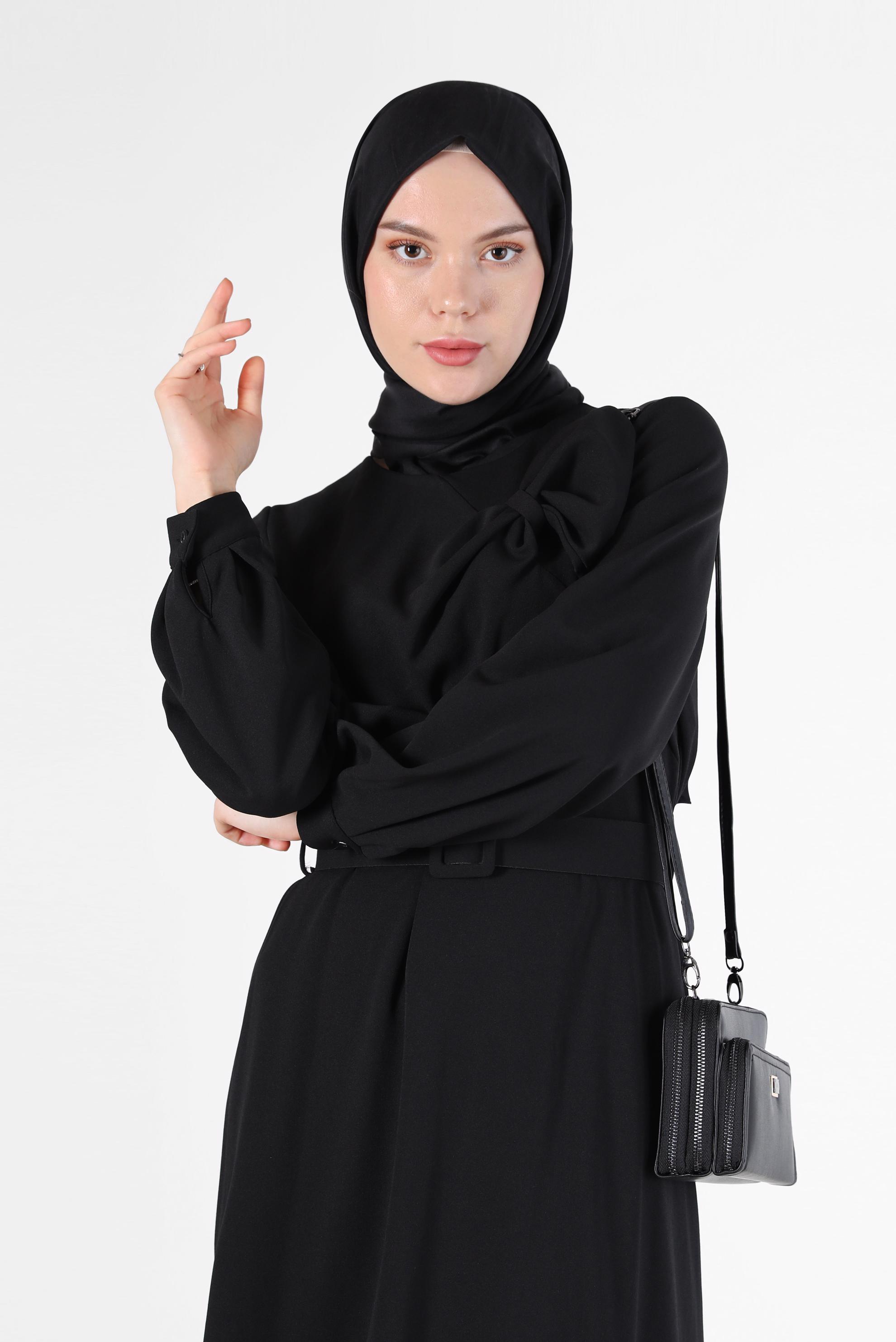 Tesettür giyim SİYAH KURDELE DETAYLI KUŞAKLI ELBİSE 42408 
