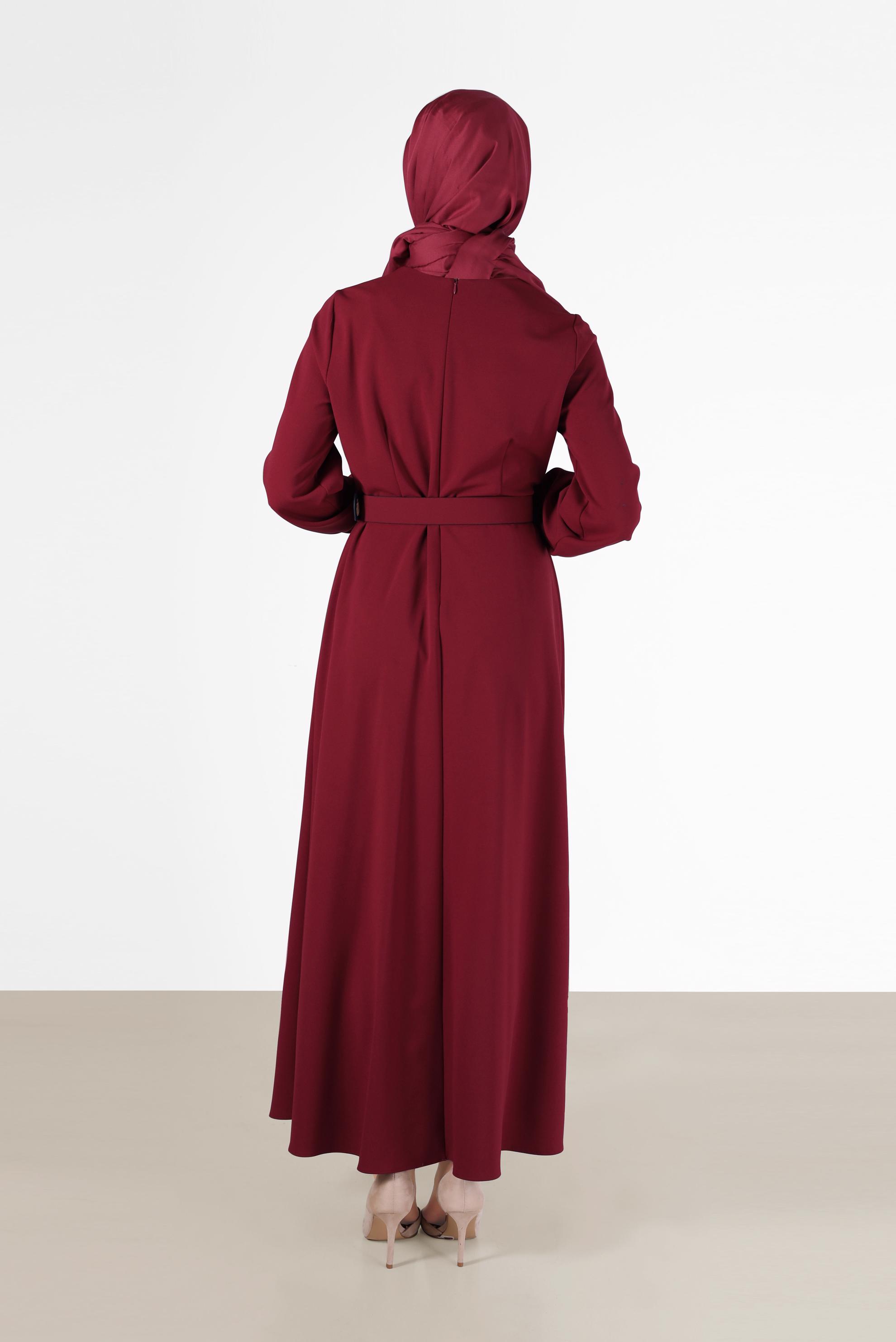 Tesettür giyim KIRMIZI KURDELE DETAYLI KUŞAKLI ELBİSE 42408 