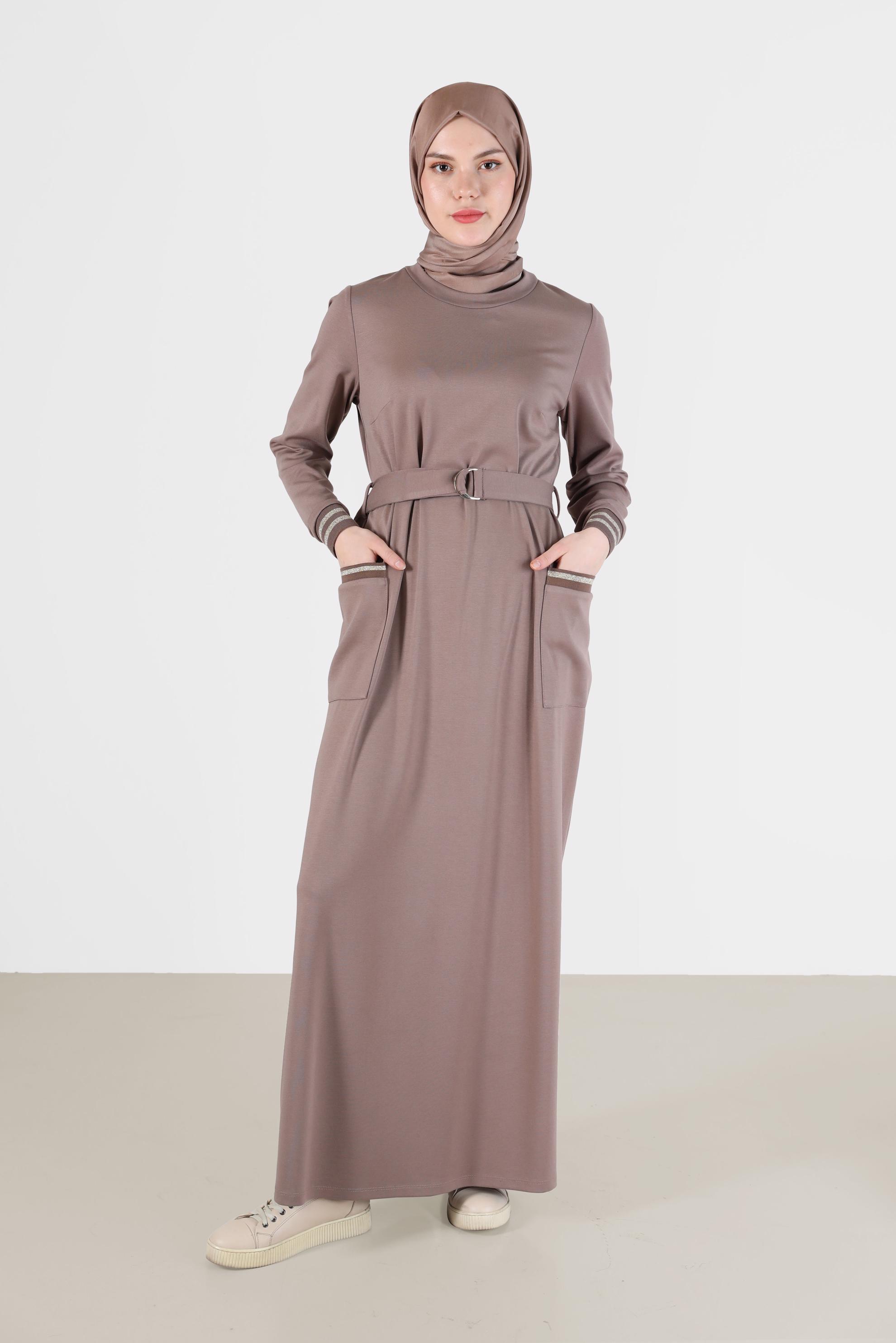 Tesettür giyim KAHVE MANŞETLERİ LASTİKLİ BELİ KUŞAKLI ELBİSE 42410 