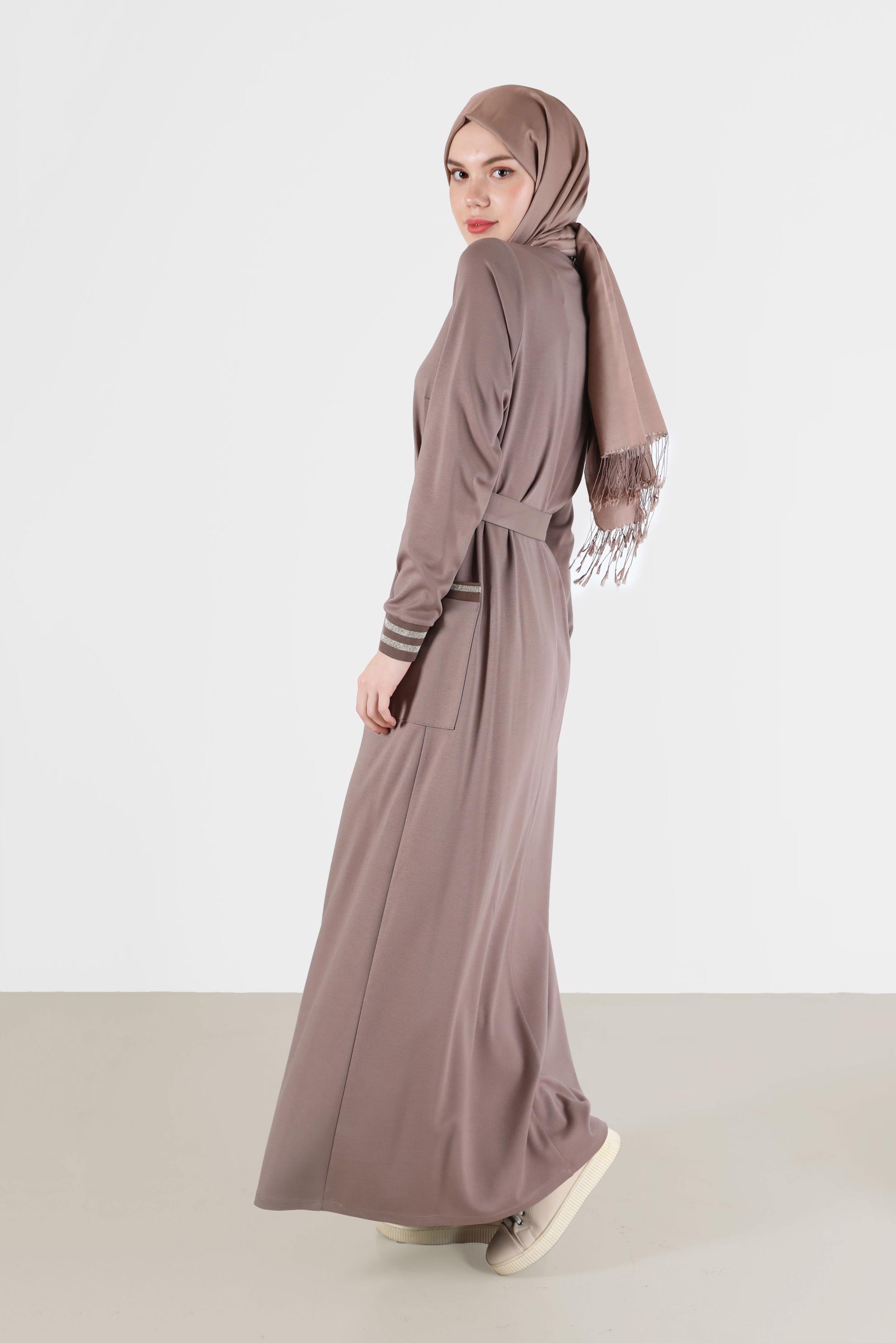 Tesettür giyim KAHVE MANŞETLERİ LASTİKLİ BELİ KUŞAKLI ELBİSE 42410 