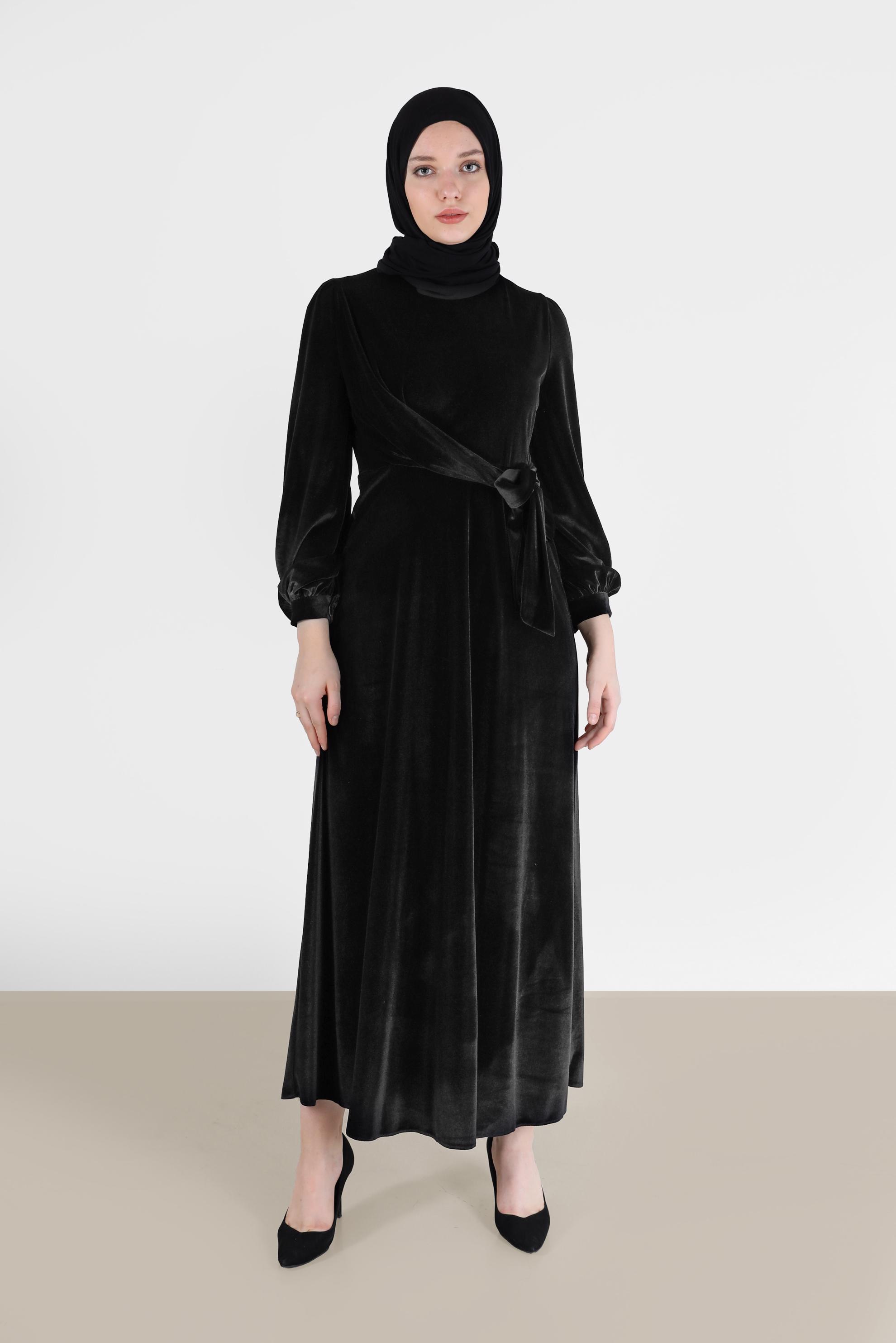 Tesettür giyim SİYAH YANDAN BAĞLAMA DETAYLI KADİFE ELBİSE 42415 