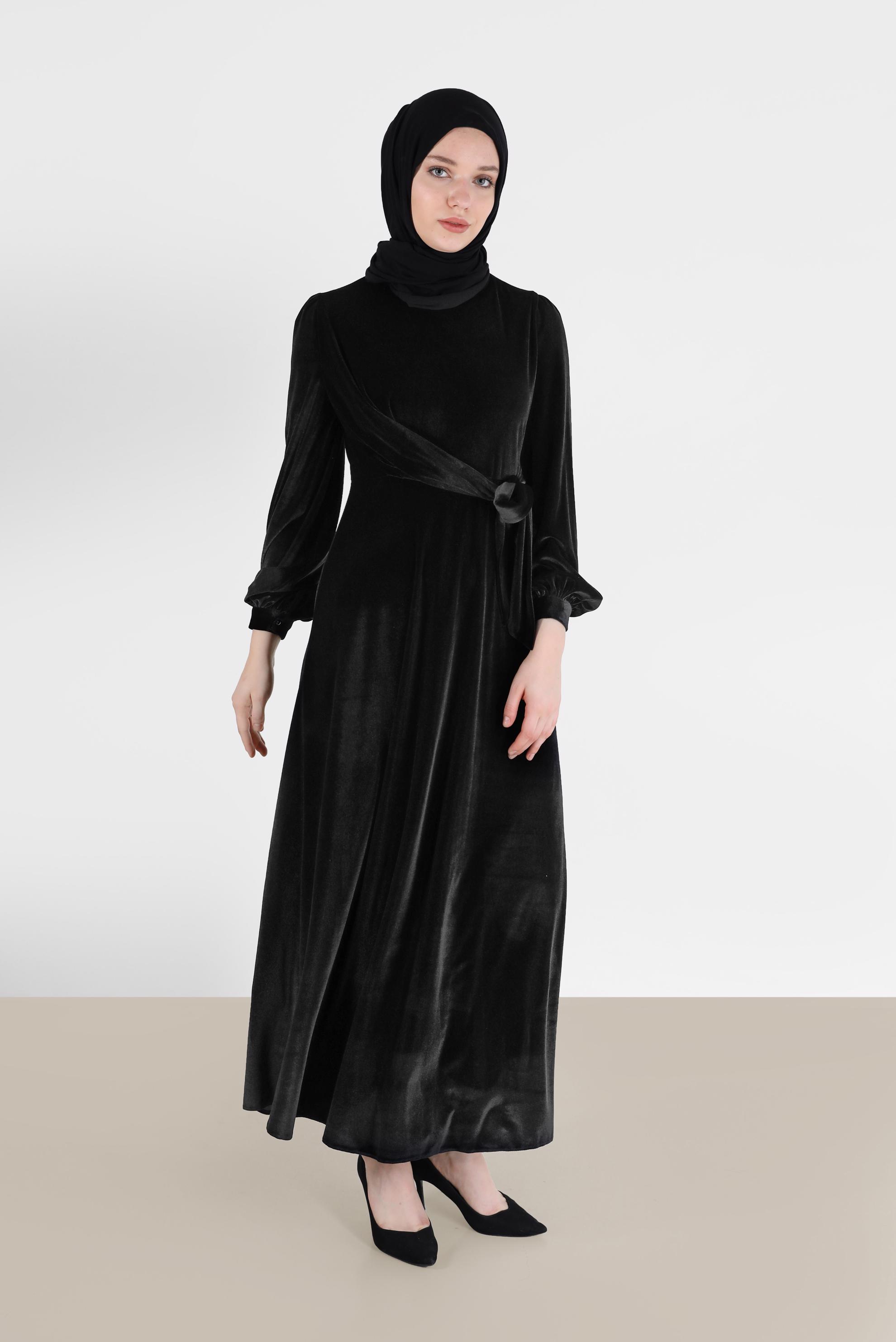 Tesettür giyim SİYAH YANDAN BAĞLAMA DETAYLI KADİFE ELBİSE 42415 