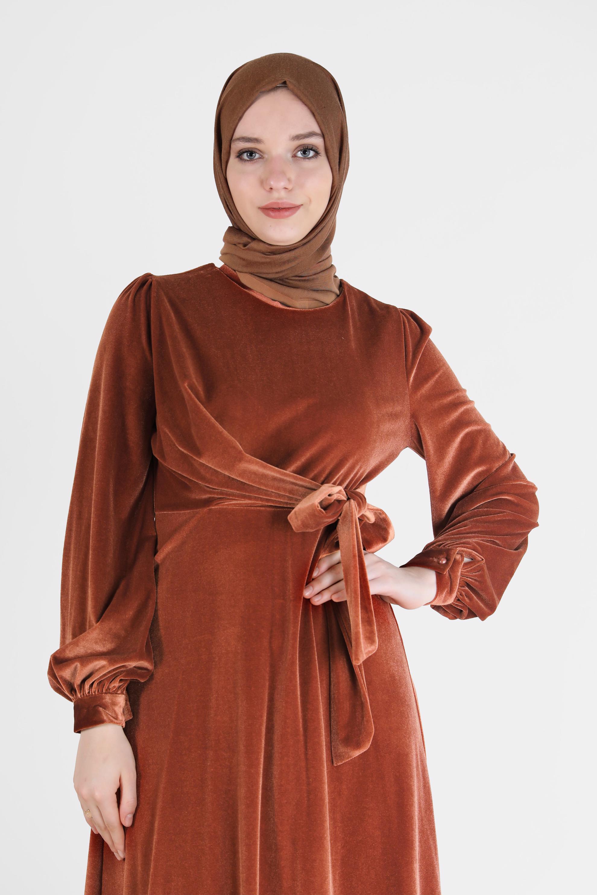 Tesettür giyim TURUNCU YANDAN BAĞLAMA DETAYLI KADİFE ELBİSE 42415 