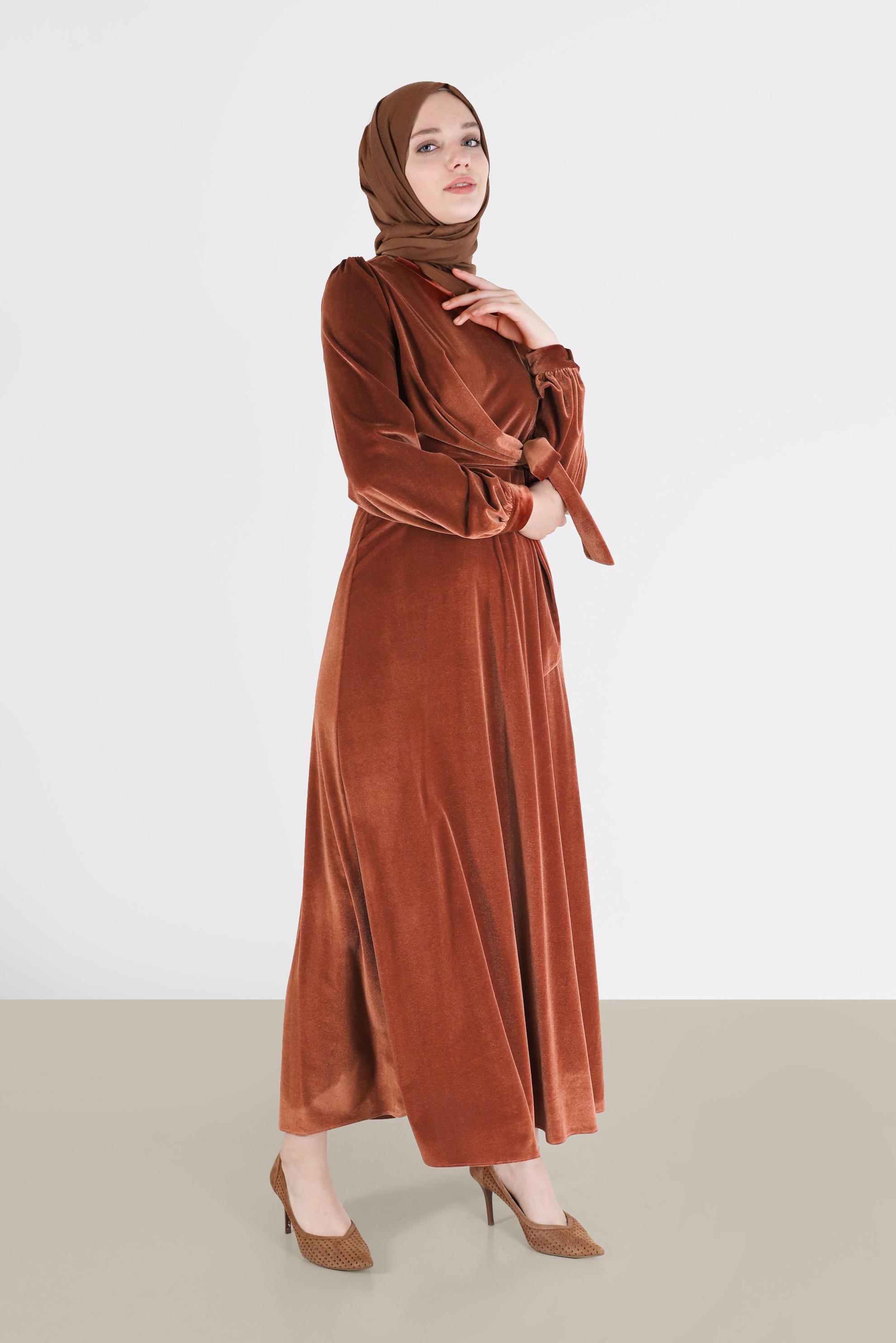 Tesettür giyim TURUNCU YANDAN BAĞLAMA DETAYLI KADİFE ELBİSE 42415 