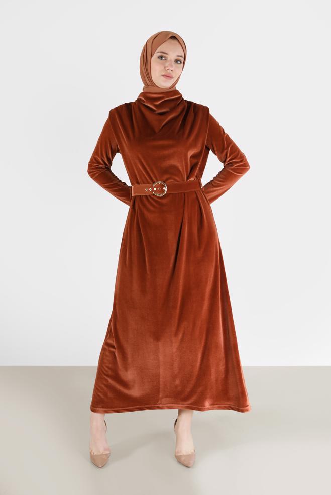 Tesettür giyim TURUNCU BELİ KUŞAKLI KADİFE ELBİSE 42416  - ALVİNA