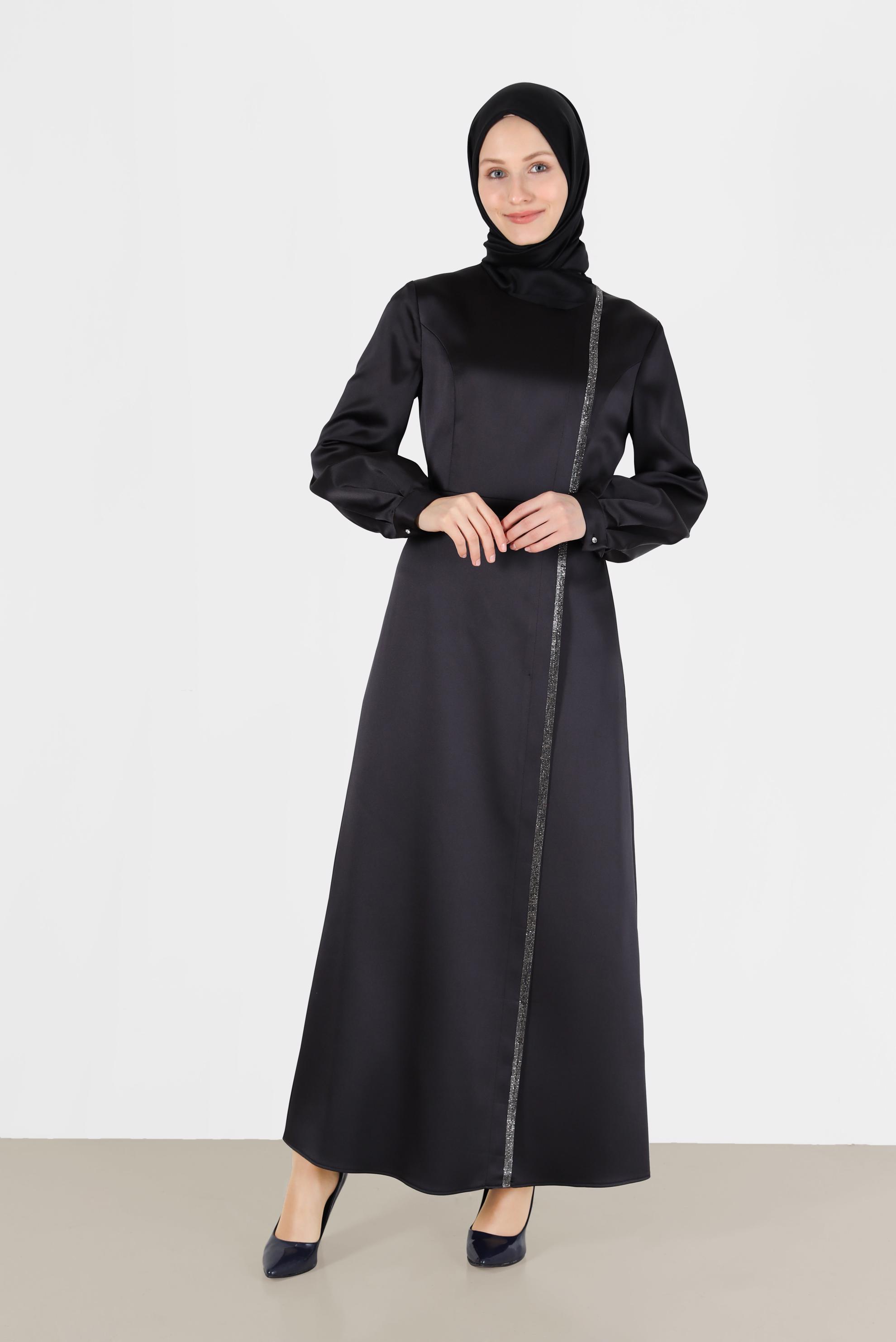 Vêtements hijab NOIR ROBE EN SATIN À RAYURES ET PIERRES PRÉCIEUSES 42417