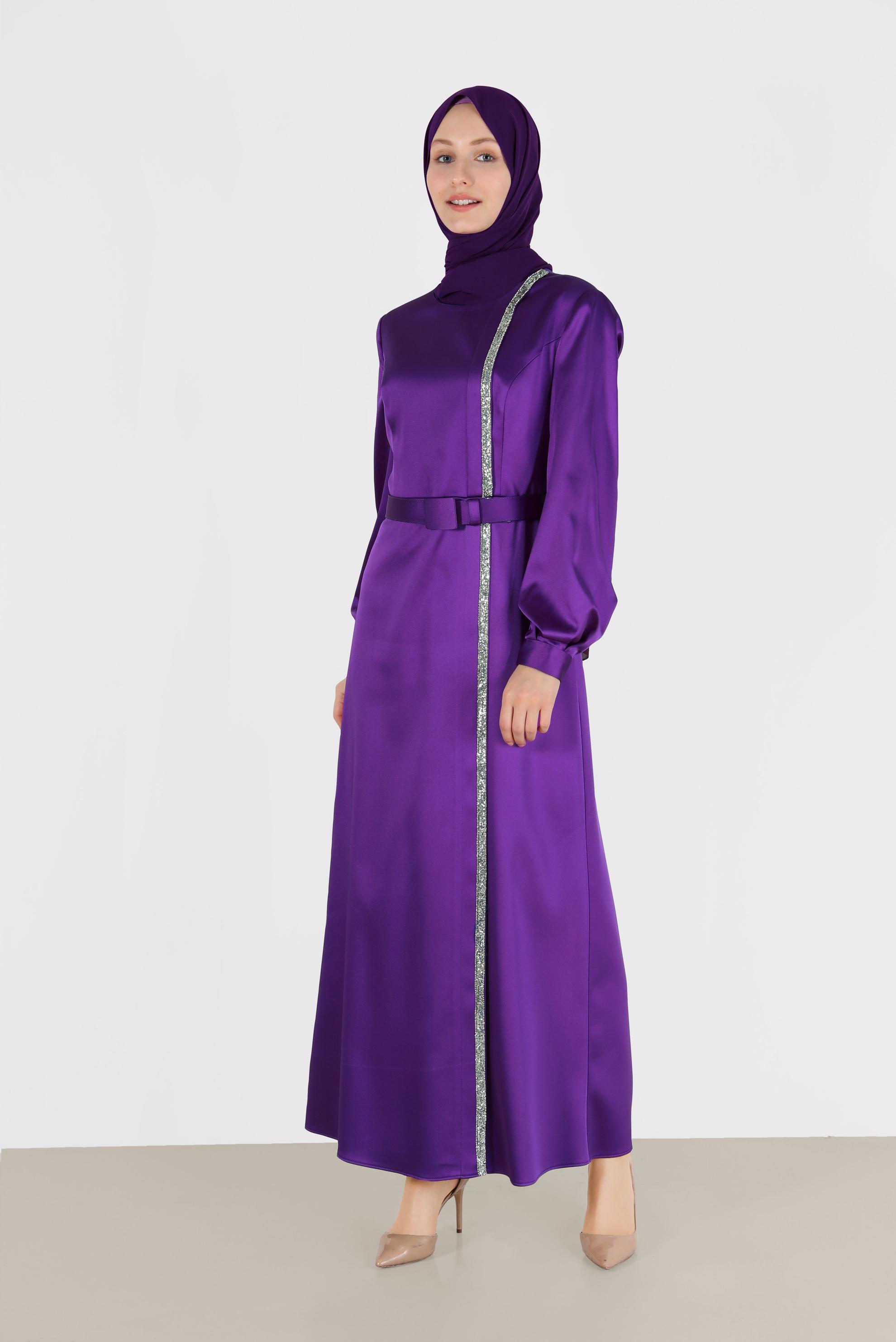 Vêtements hijab POURPRE ROBE EN SATIN À RAYURES ET PIERRES PRÉCIEUSES 42417