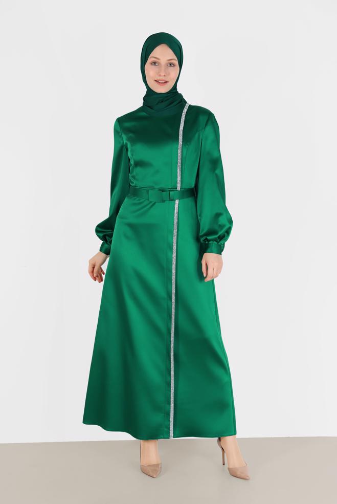 Vêtements hijab  ROBE EN SATIN À RAYURES ET PIERRES PRÉCIEUSES 42417 - ALVİNA