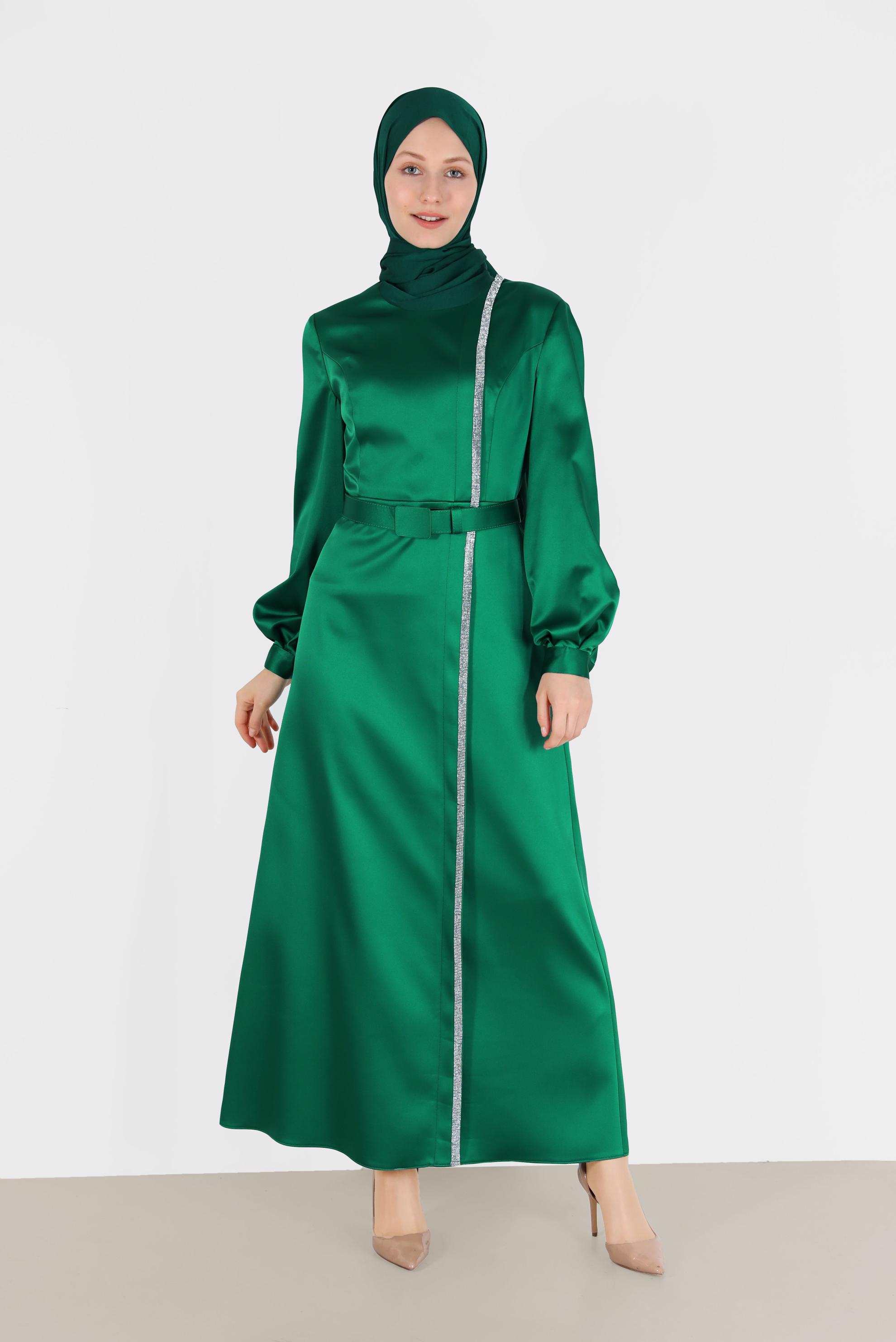 Vêtements hijab VERT ROBE EN SATIN À RAYURES ET PIERRES PRÉCIEUSES 42417
