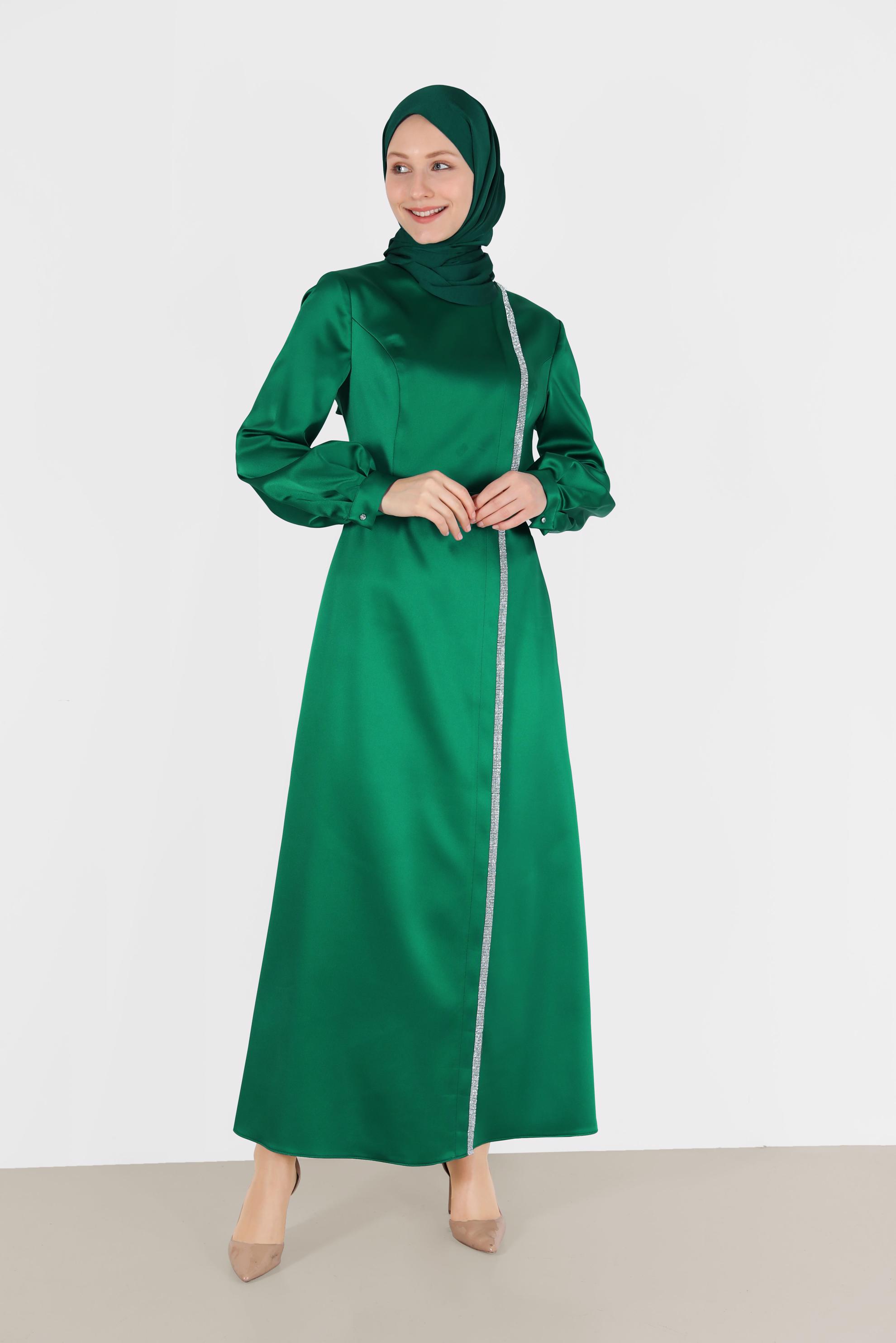 Vêtements hijab VERT ROBE EN SATIN À RAYURES ET PIERRES PRÉCIEUSES 42417