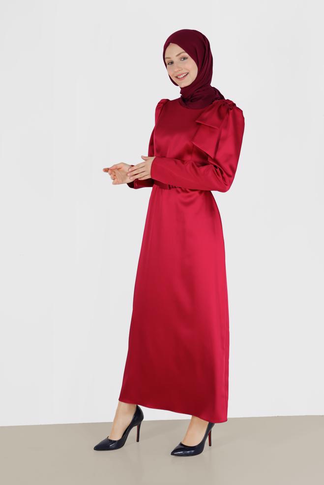 Vêtements hijab ROUGE ROBE EN SATIN AVEC CEINTURE ET DÉTAIL MANCHES 42419 - ALVİNA