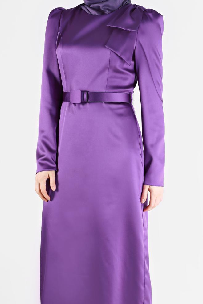 Vêtements hijab POURPRE ROBE EN SATIN AVEC CEINTURE ET DÉTAIL MANCHES 42419 - ALVİNA
