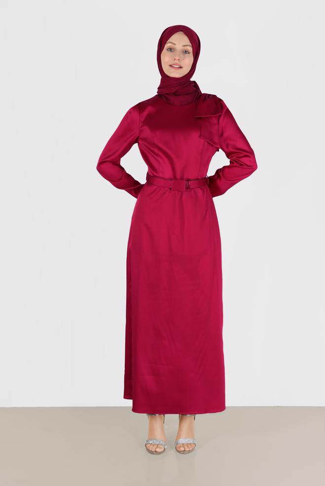 Vêtements hijab ROUGE BORDEAUX ROBE EN SATIN AVEC CEINTURE ET DÉTAIL MANCHES 42419 - ALVİNA